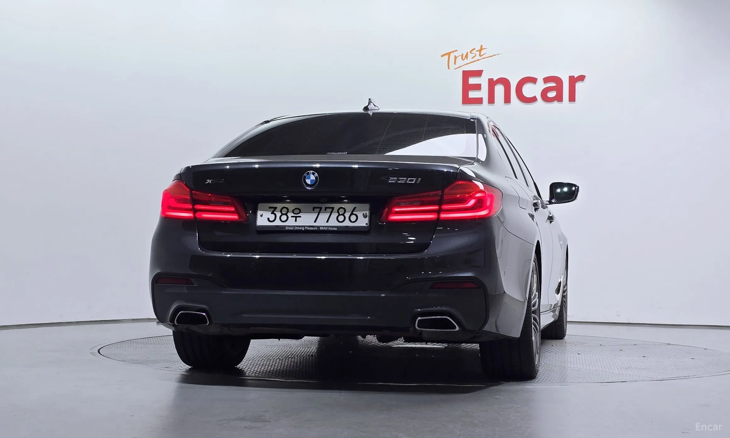 BMW 5 Series (G30) превью 4