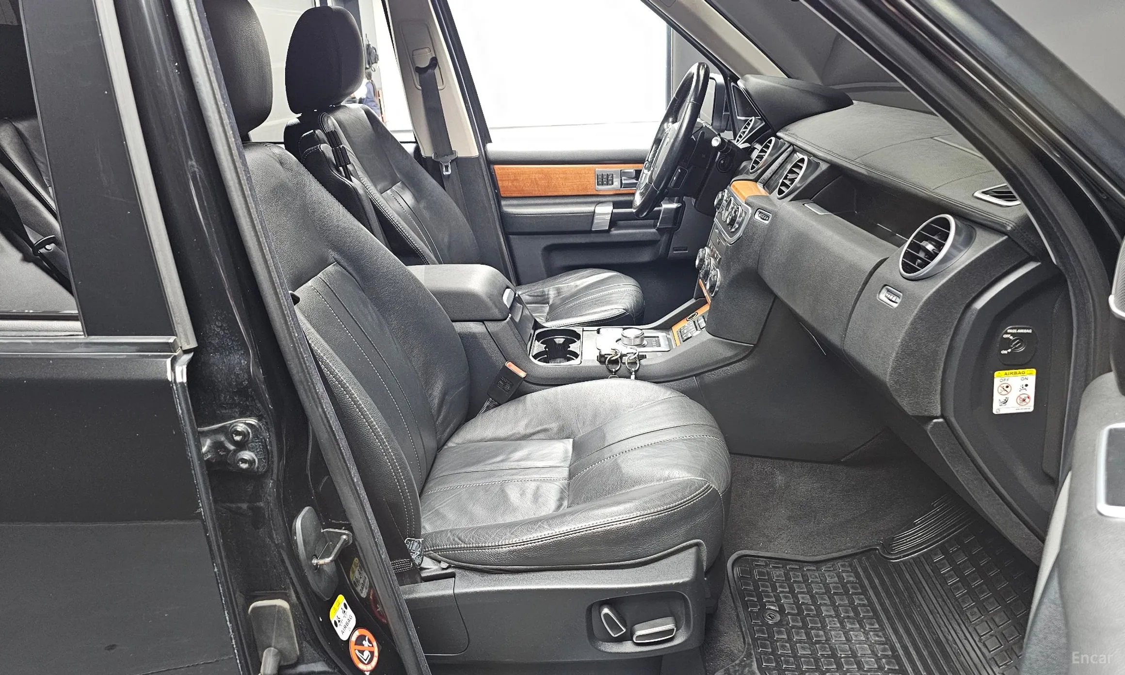 Land Rover Discovery 4 превью 10