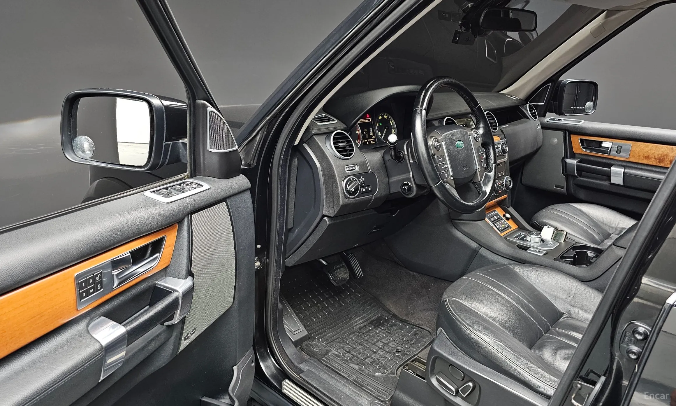 Land Rover Discovery 4 превью 12