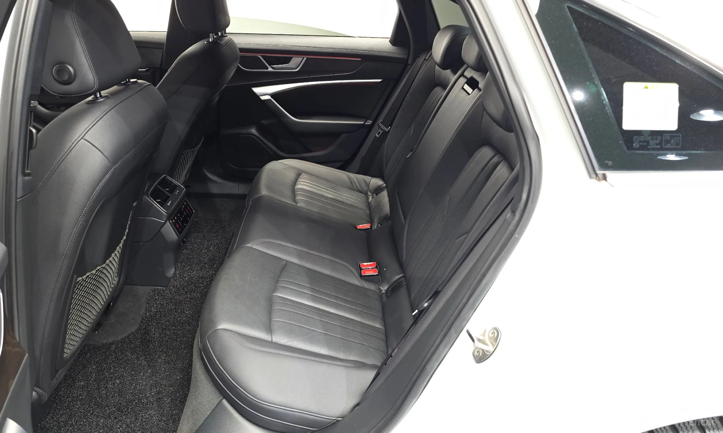 Audi A6 (C8) превью 11