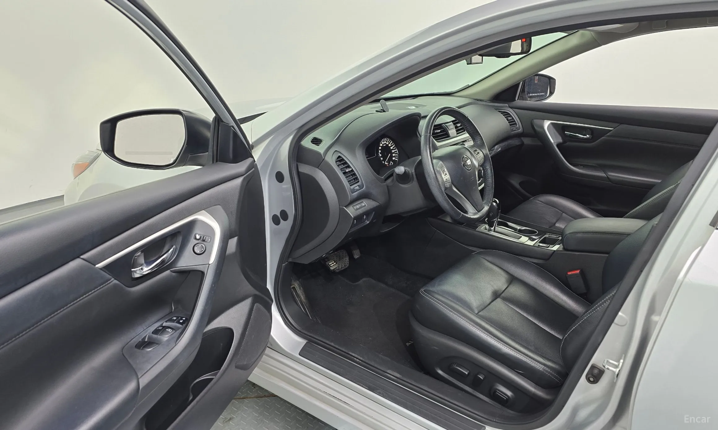 Nissan Altima превью 10