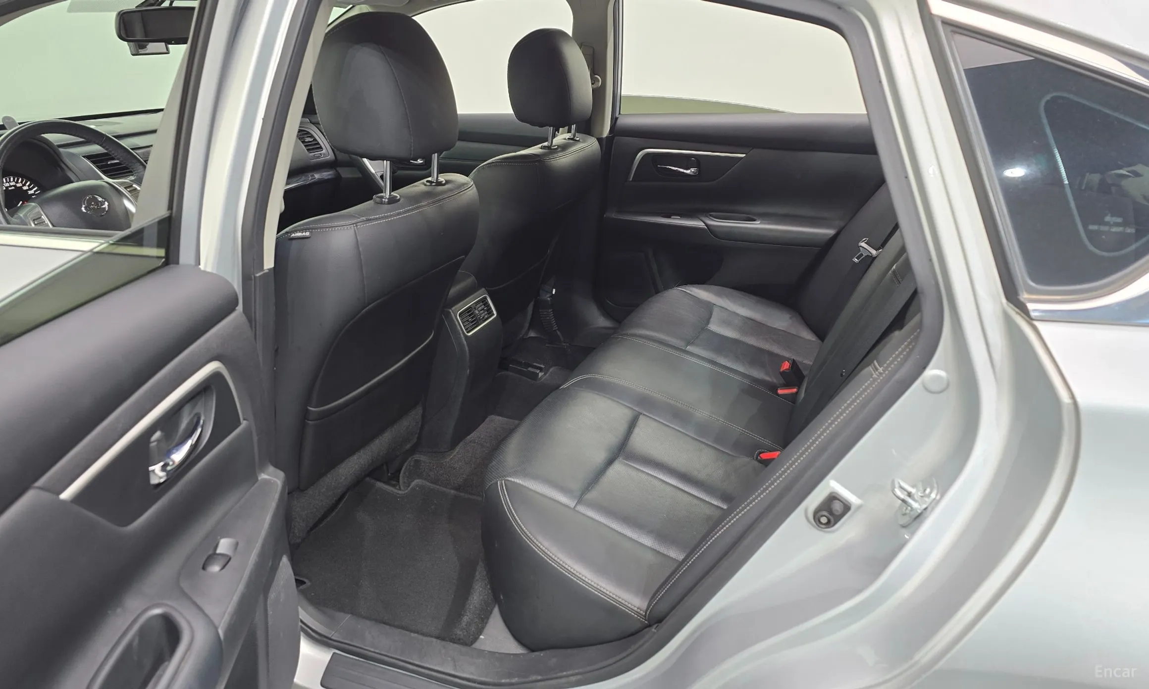 Nissan Altima превью 11