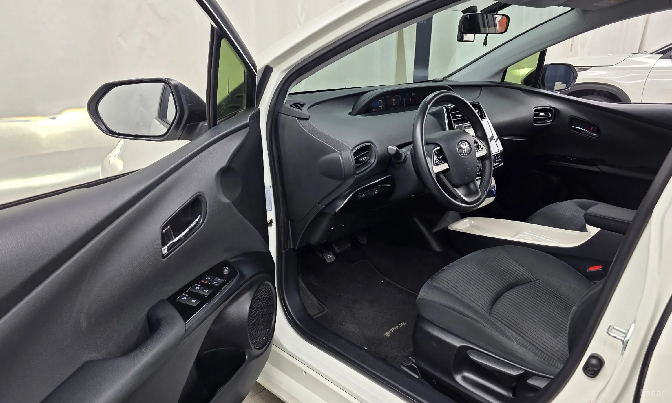 Toyota Prius 4th Generation превью 10