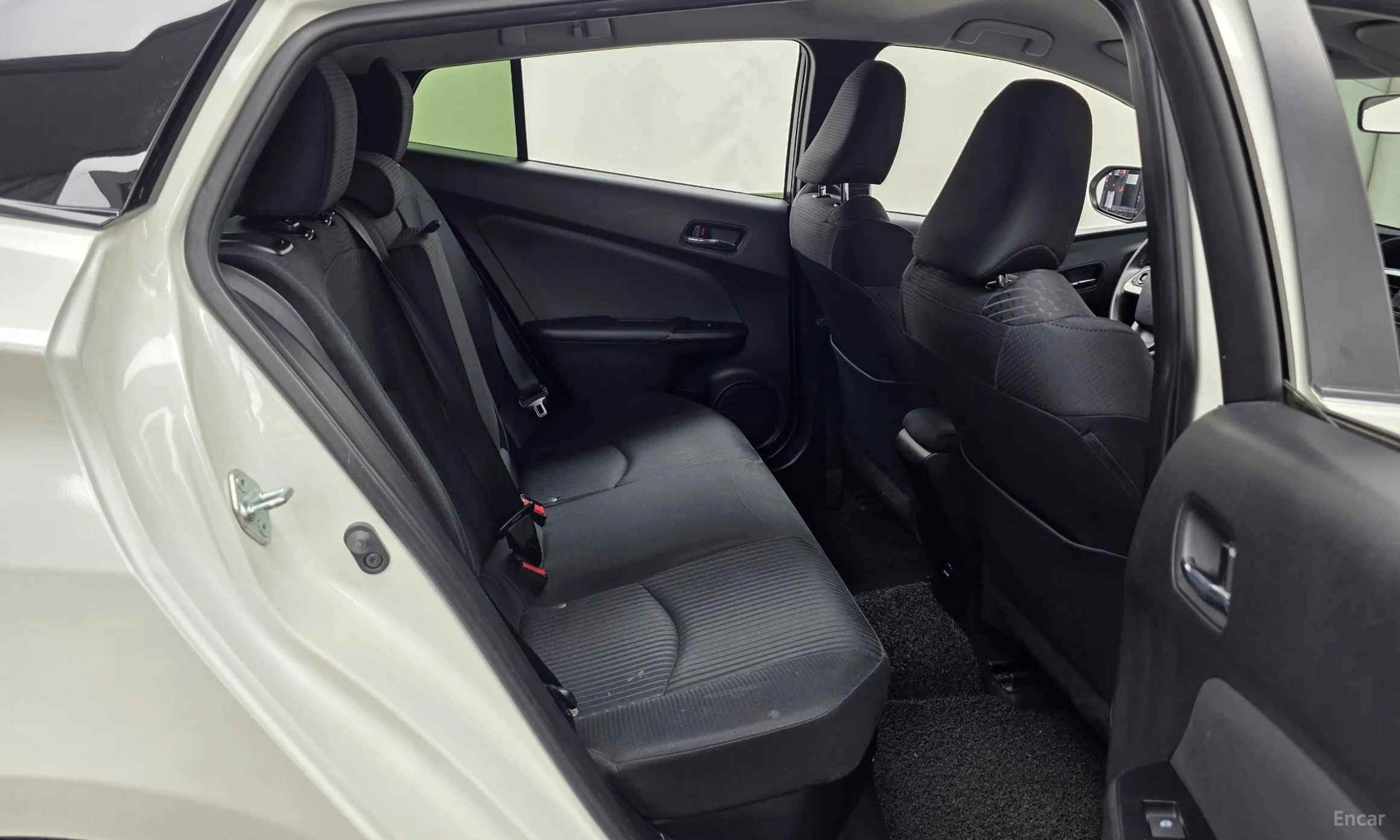 Toyota Prius 4th Generation превью 12