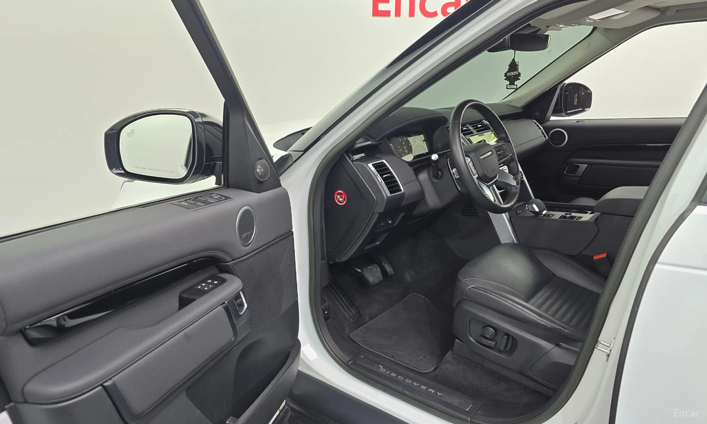 Land Rover Discovery 5 превью 10
