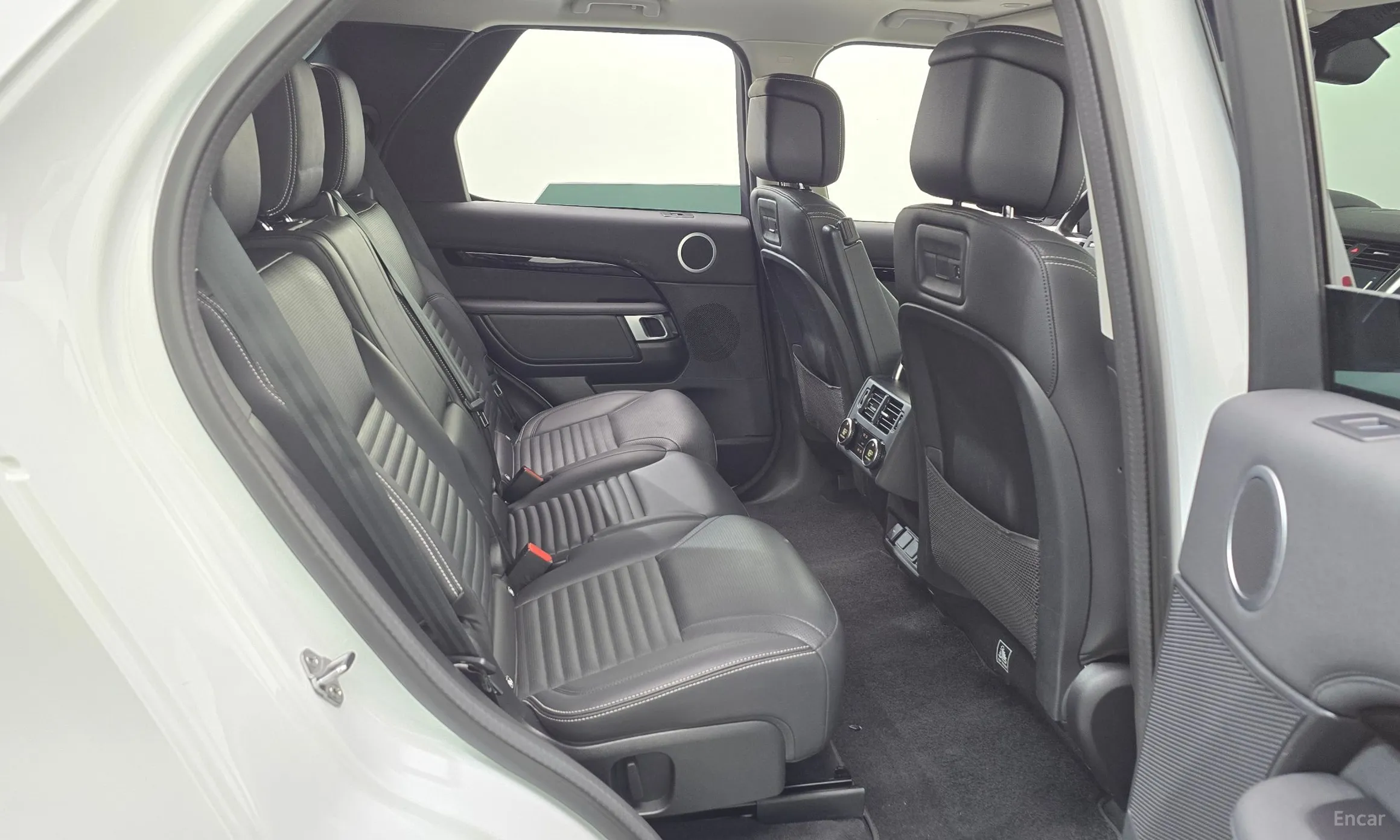 Land Rover Discovery 5 превью 11