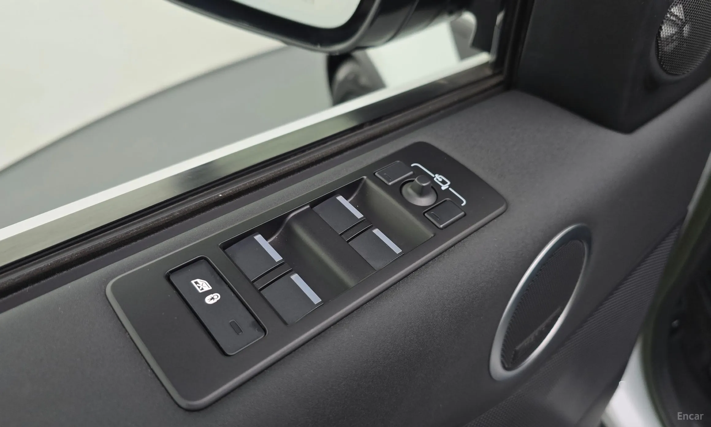 Land Rover Discovery 5 превью 17