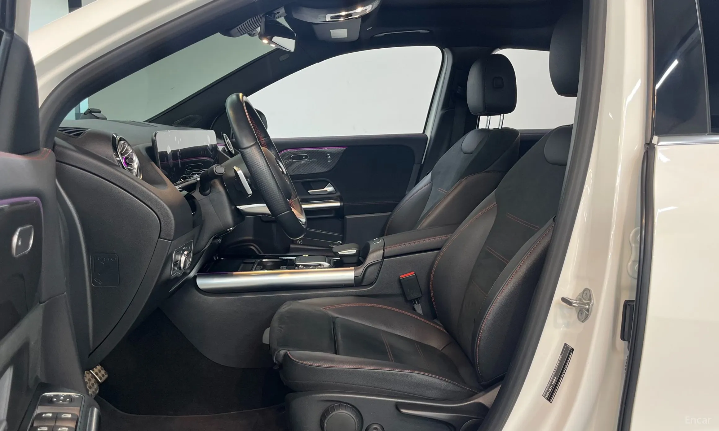 Mercedes Benz GLA-Class H247 превью 10