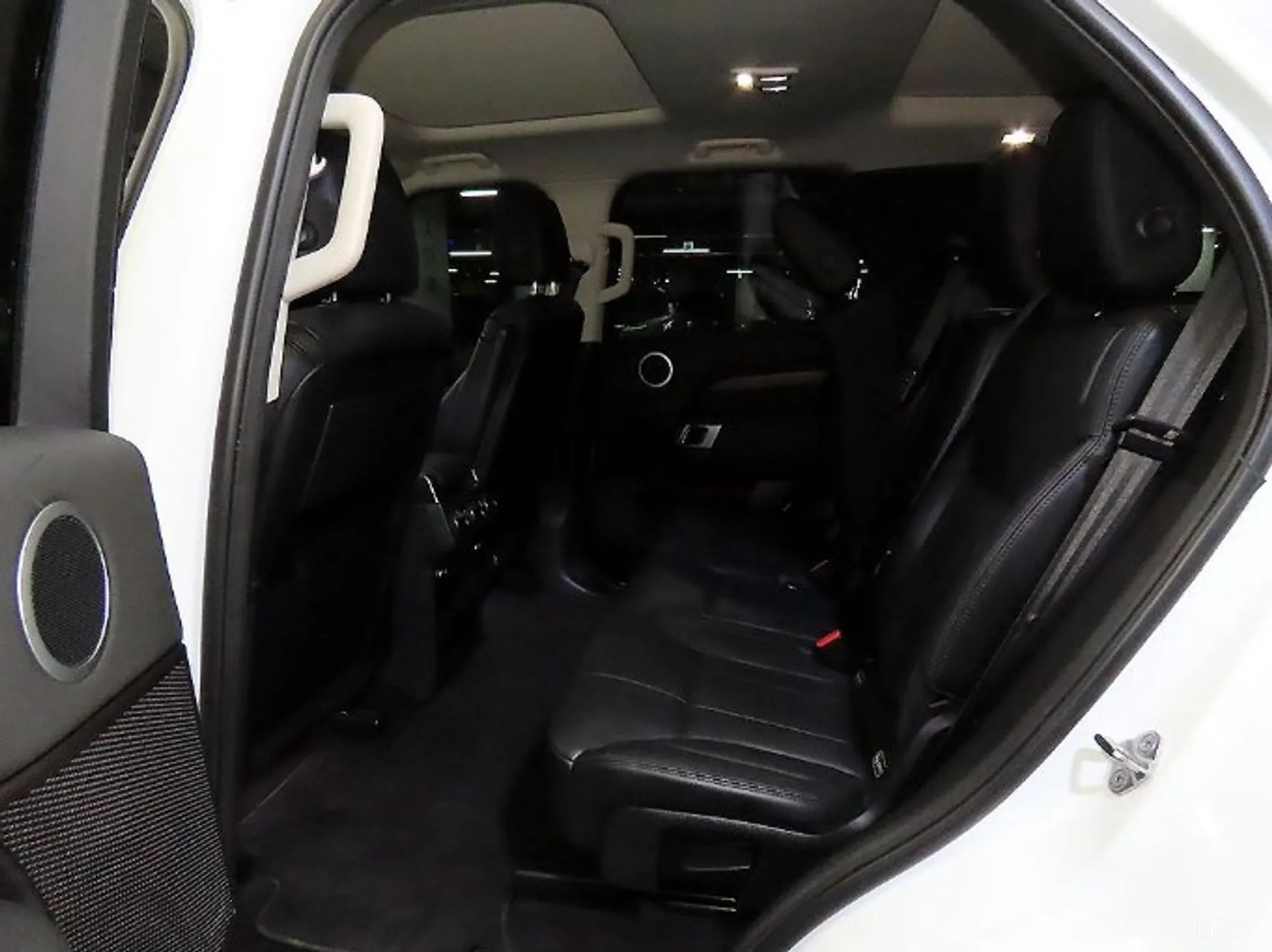 Land Rover Discovery 5 превью 7