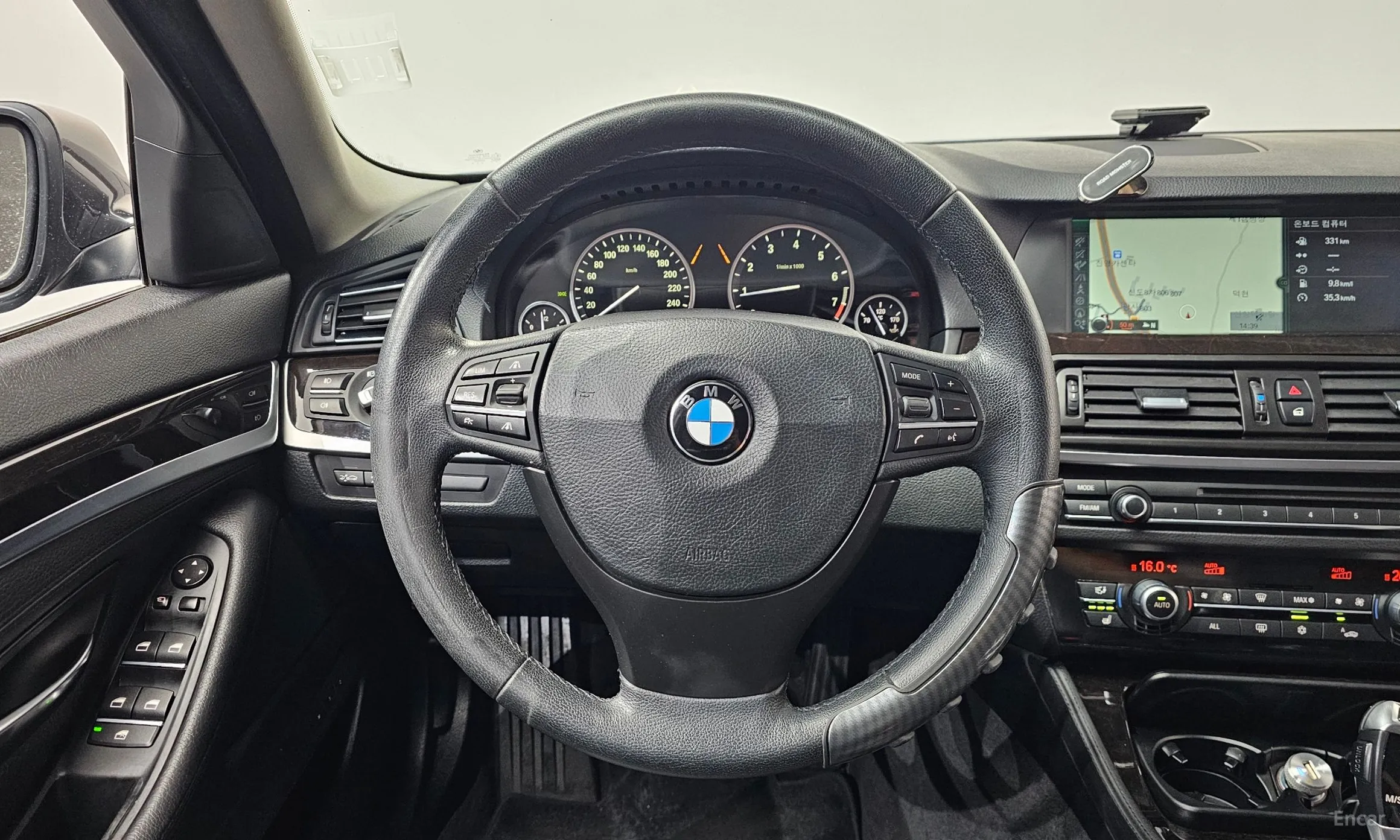 BMW 5 Series (F10) превью 12