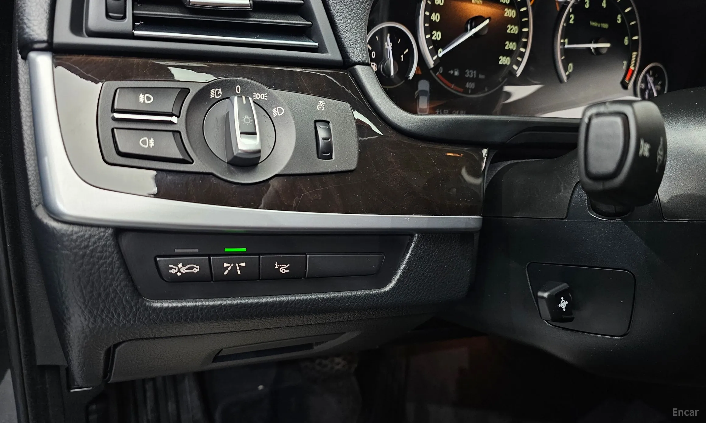 BMW 5 Series (F10) превью 16