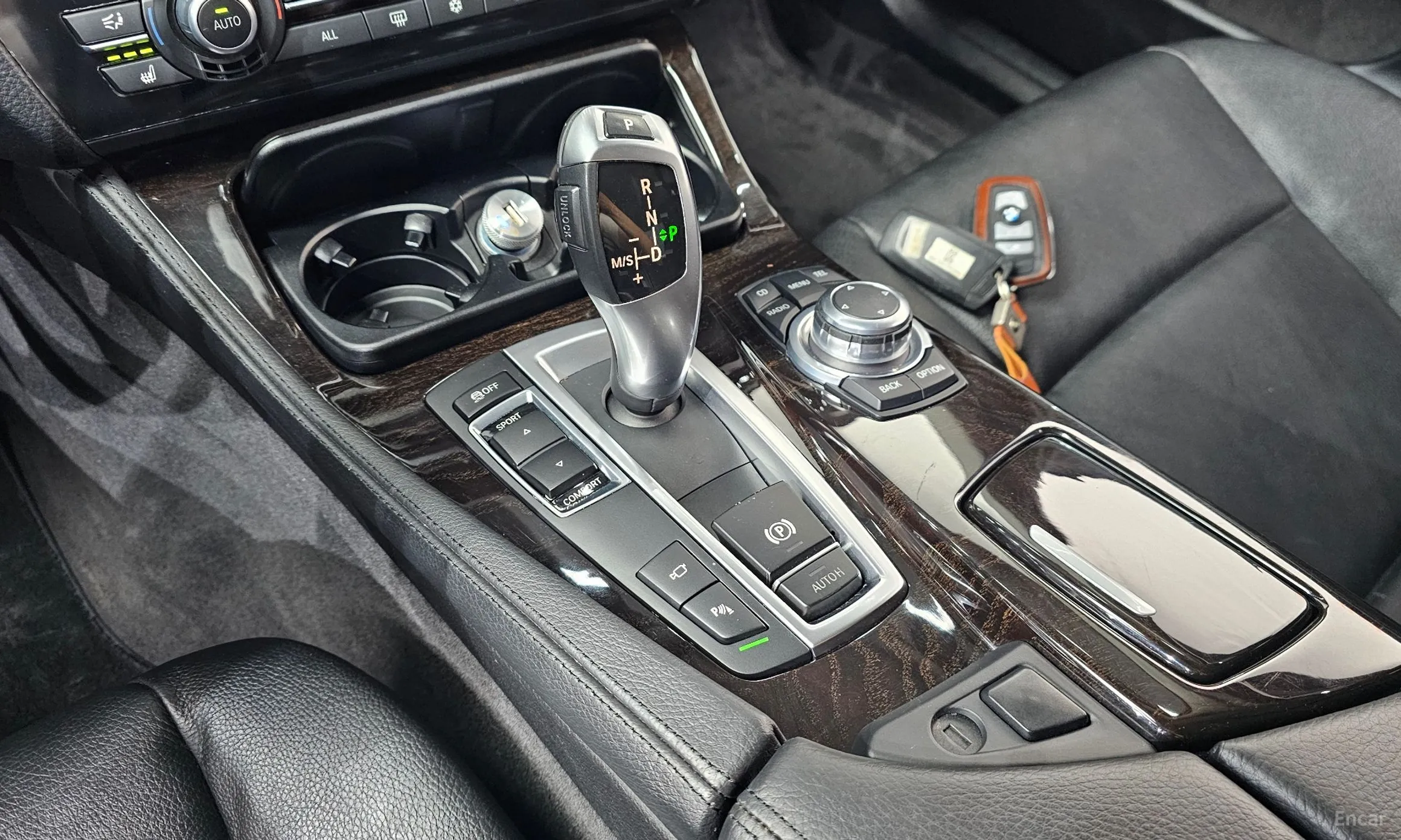 BMW 5 Series (F10) превью 9