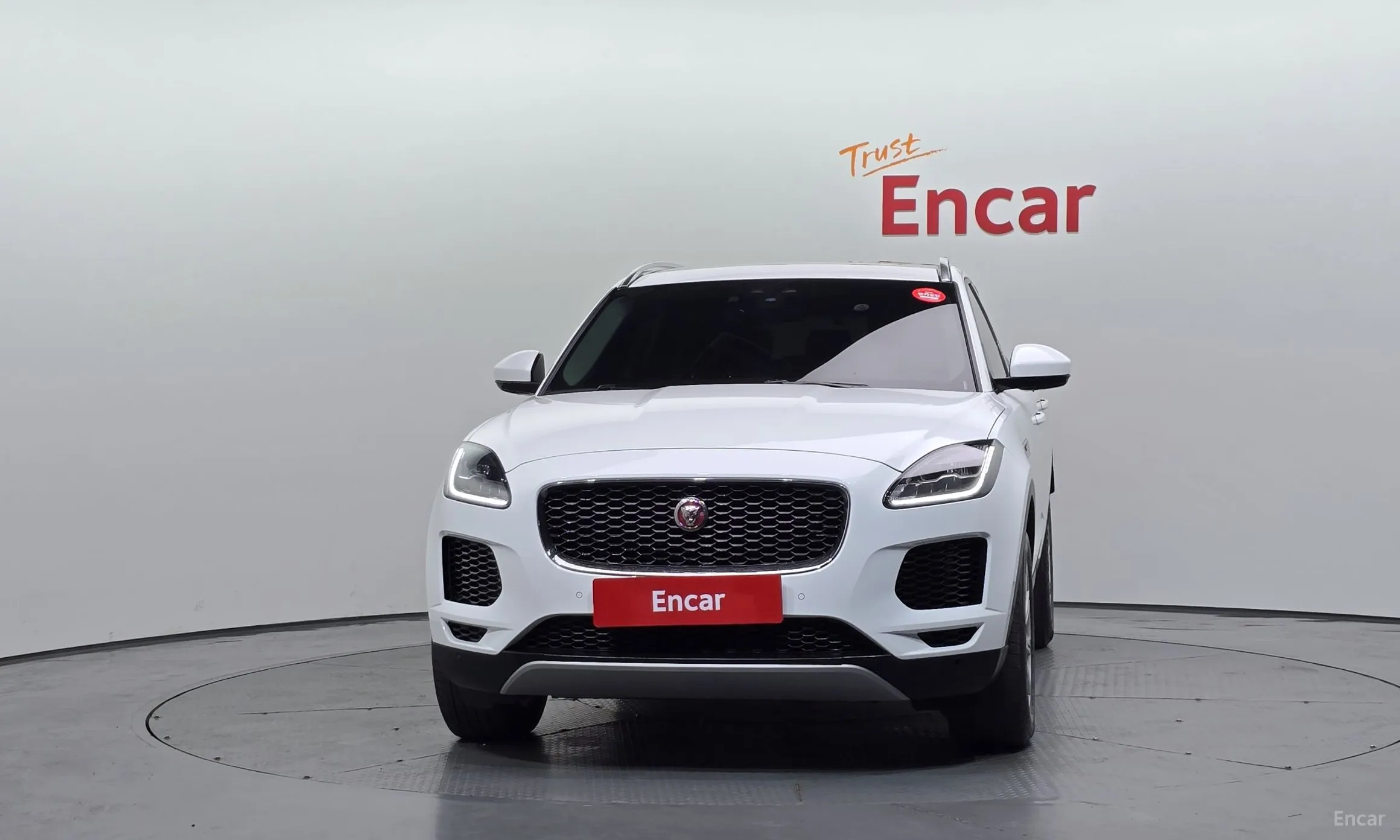 Jaguar E-PACE превью 3