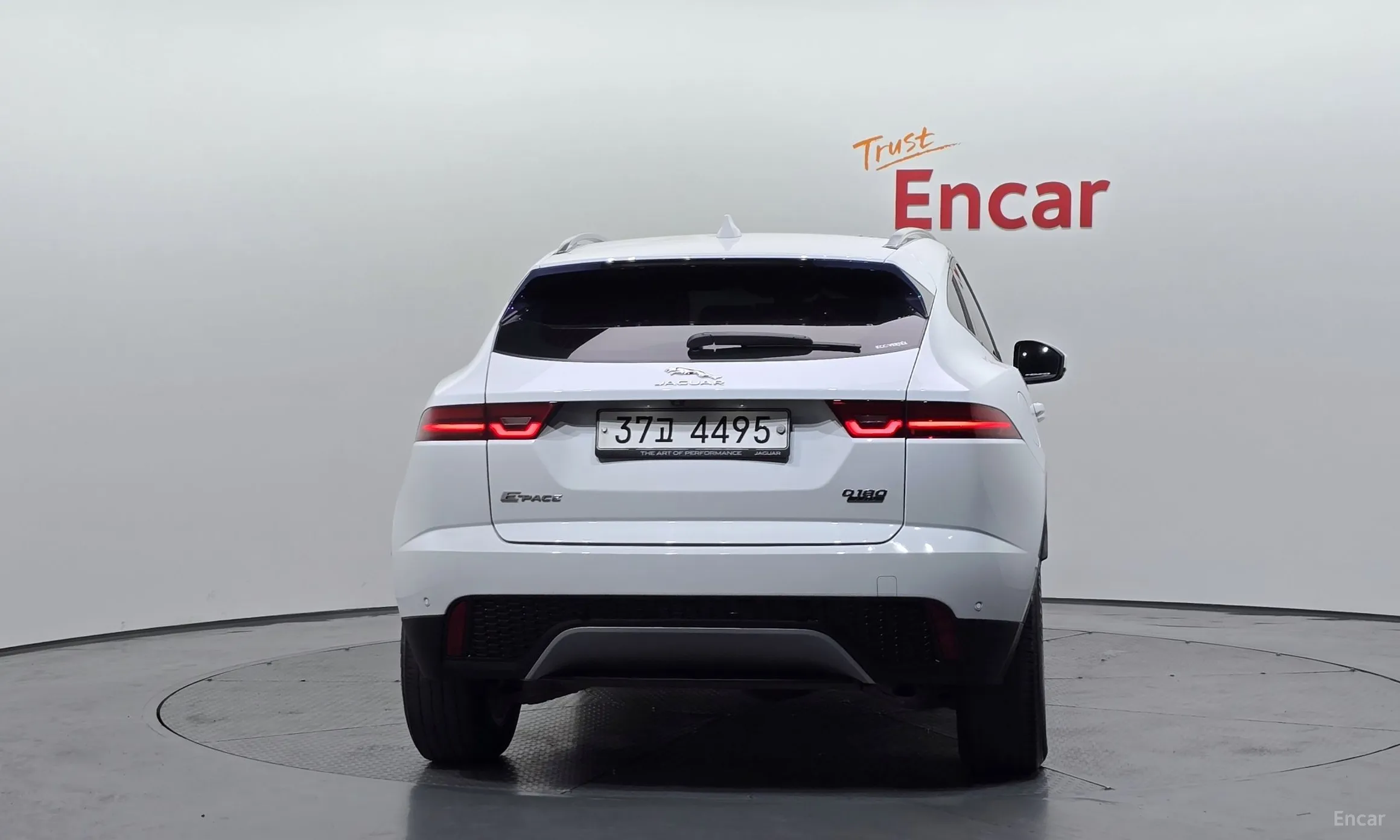 Jaguar E-PACE превью 4