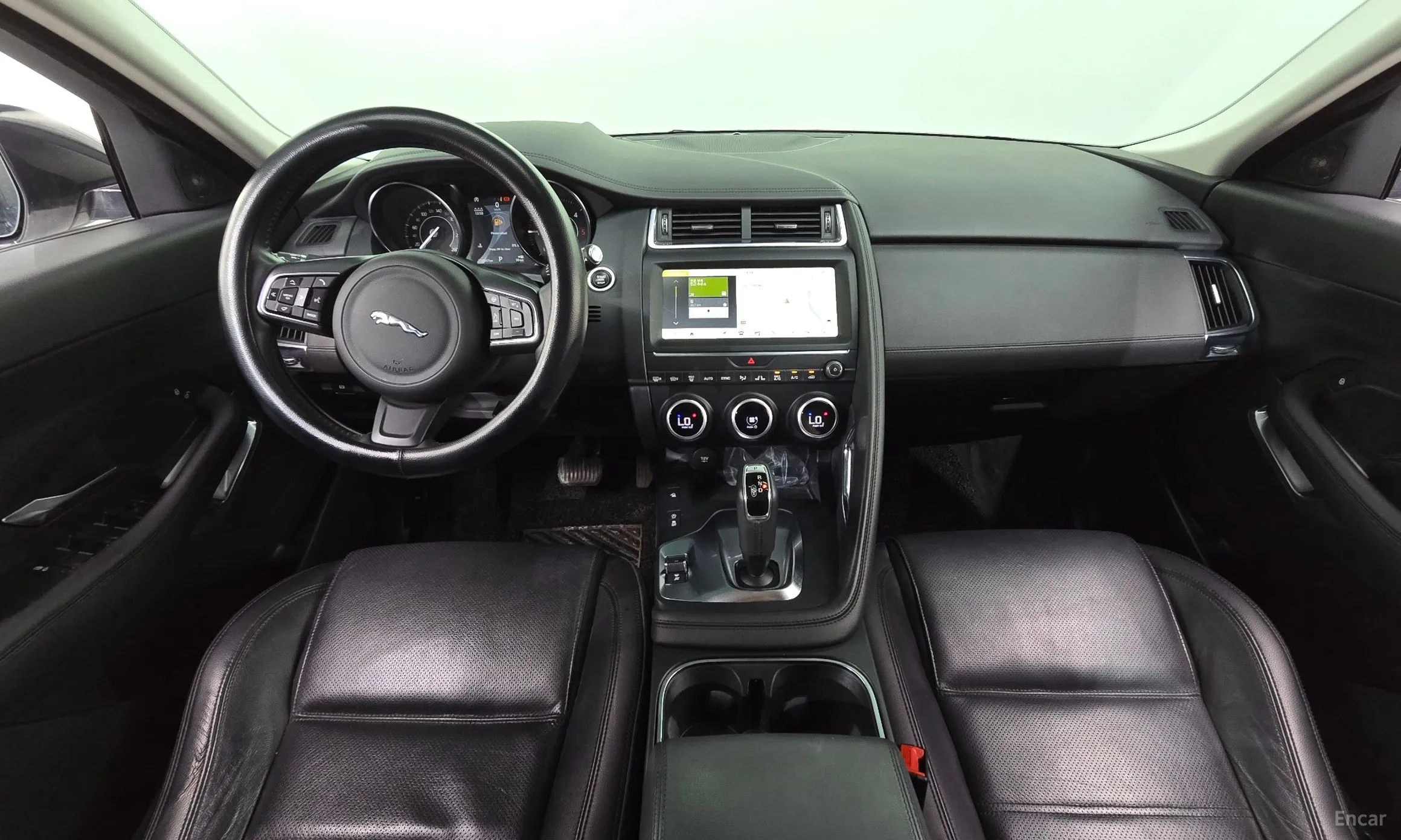Jaguar E-PACE превью 7