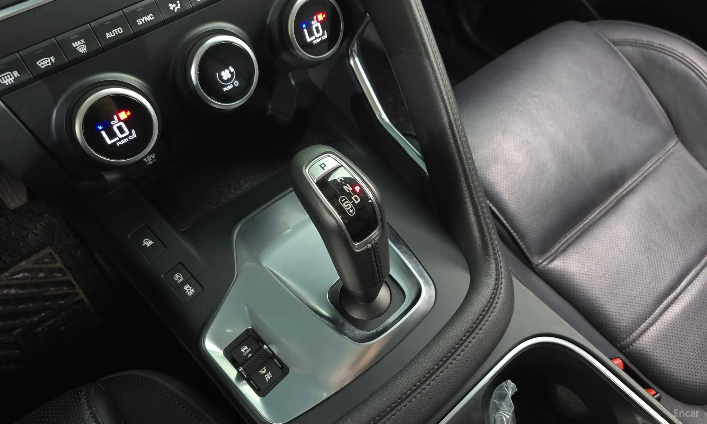 Jaguar E-PACE превью 9
