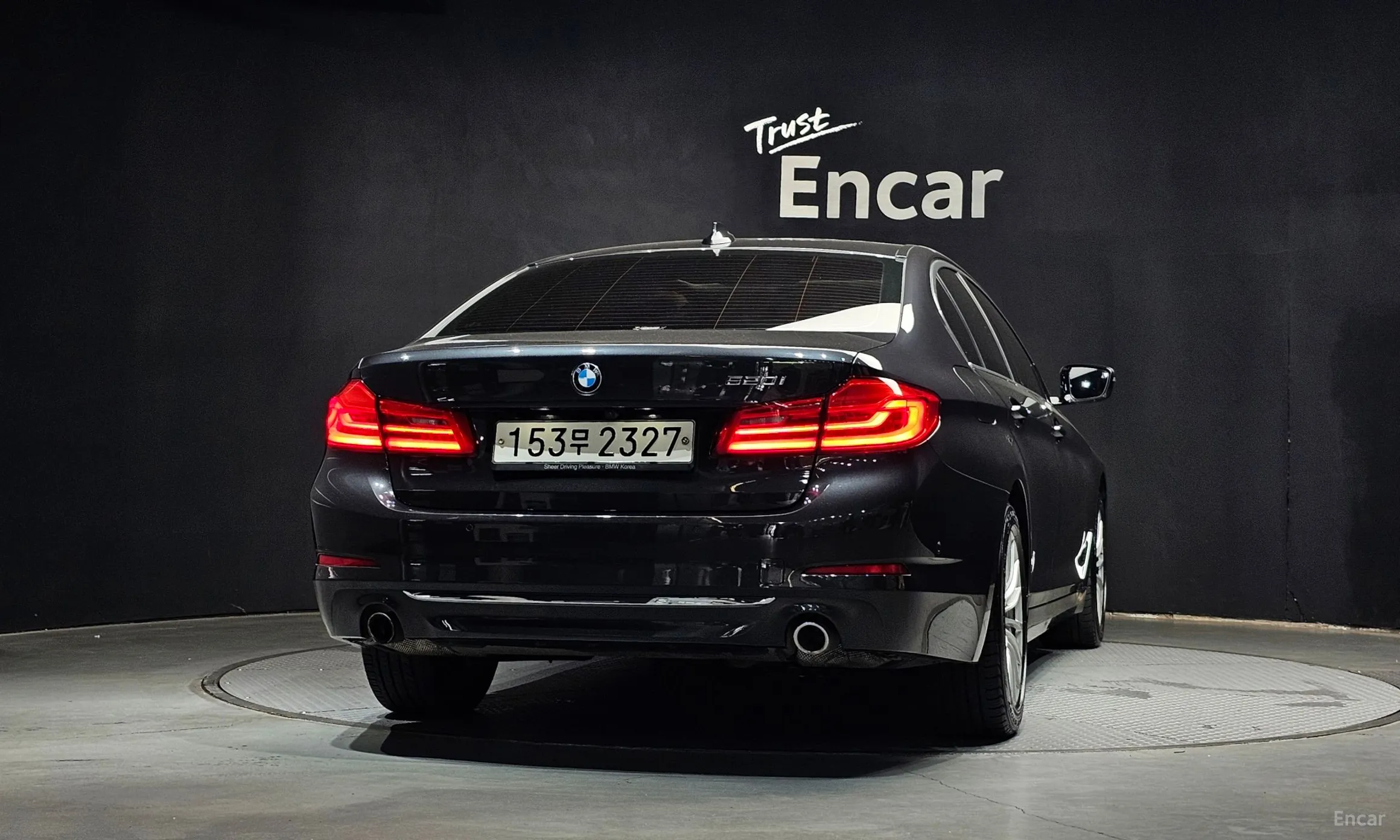 BMW 5 Series (G30) превью 4