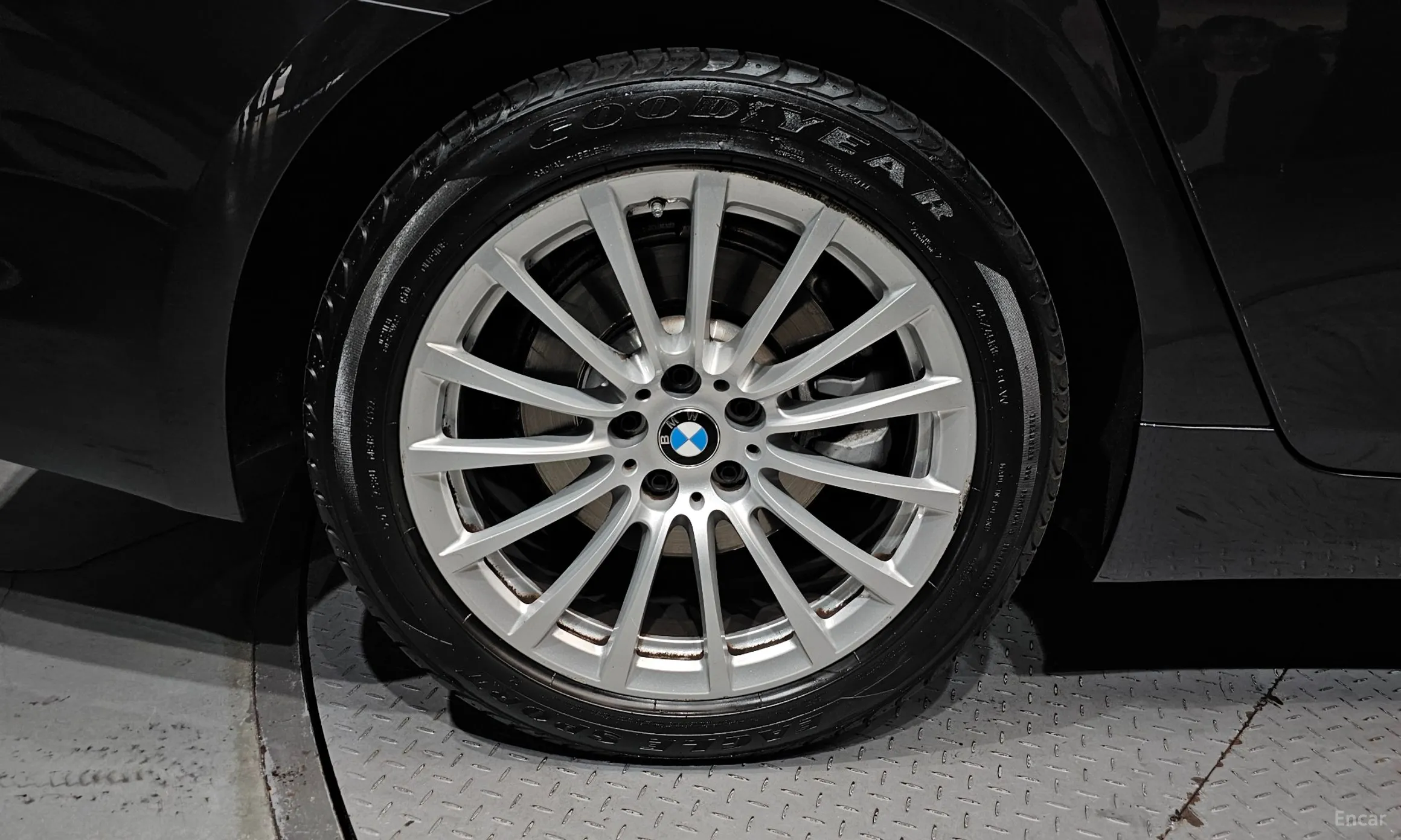 BMW 5 Series (G30) превью 5
