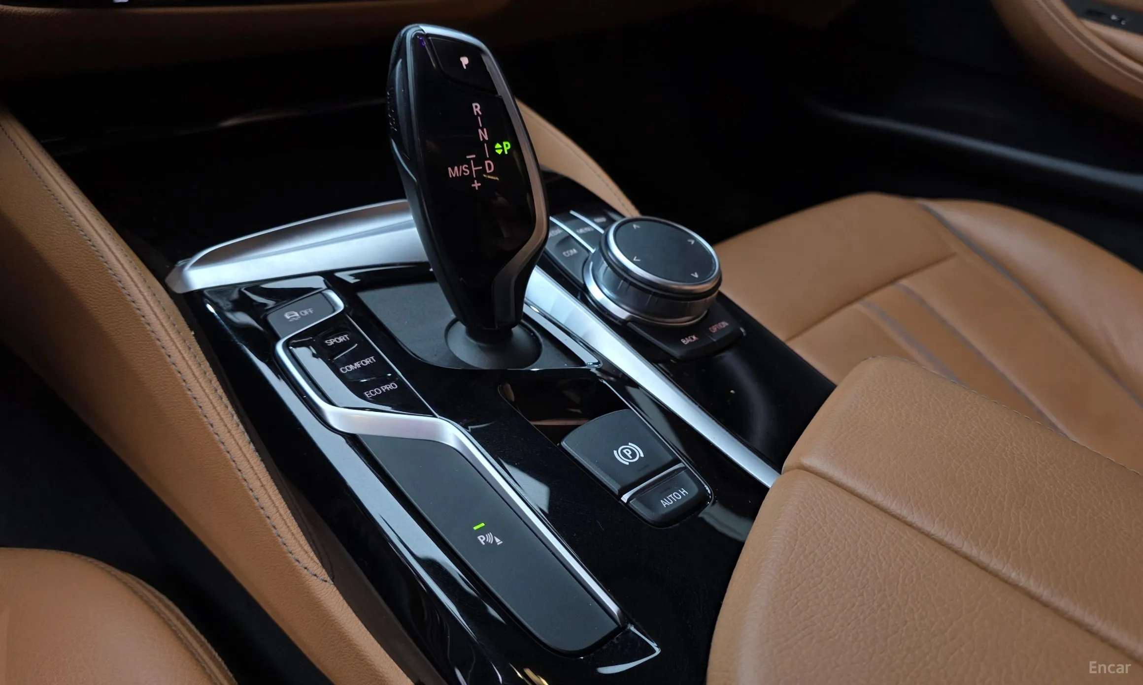 BMW 5 Series (G30) превью 9