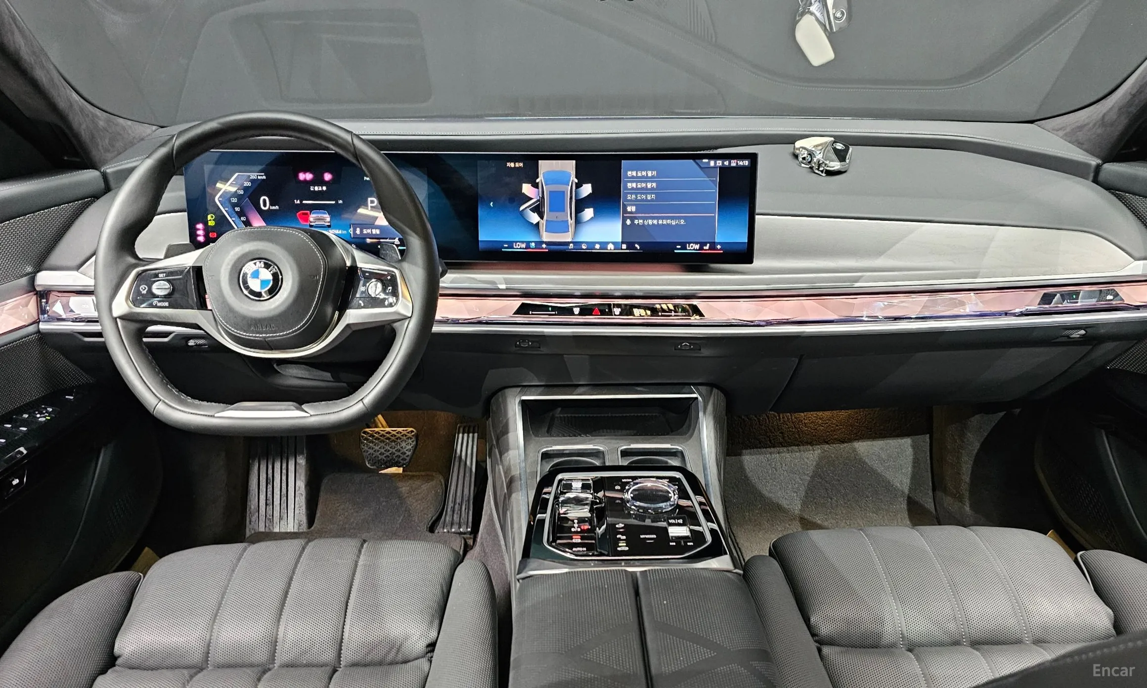 BMW 7 Series (G70) превью 7