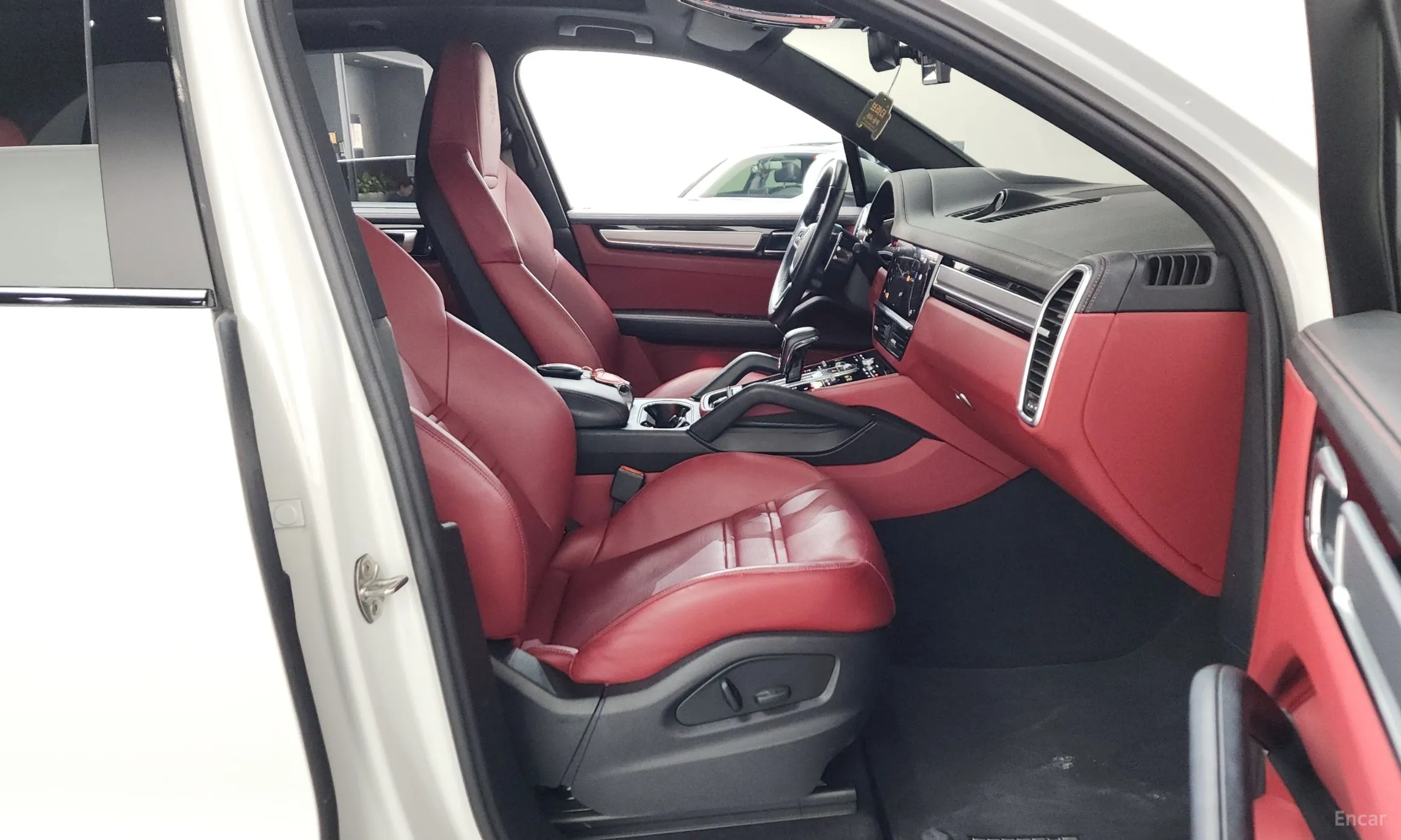 Porsche Cayenne (PO536) превью 11