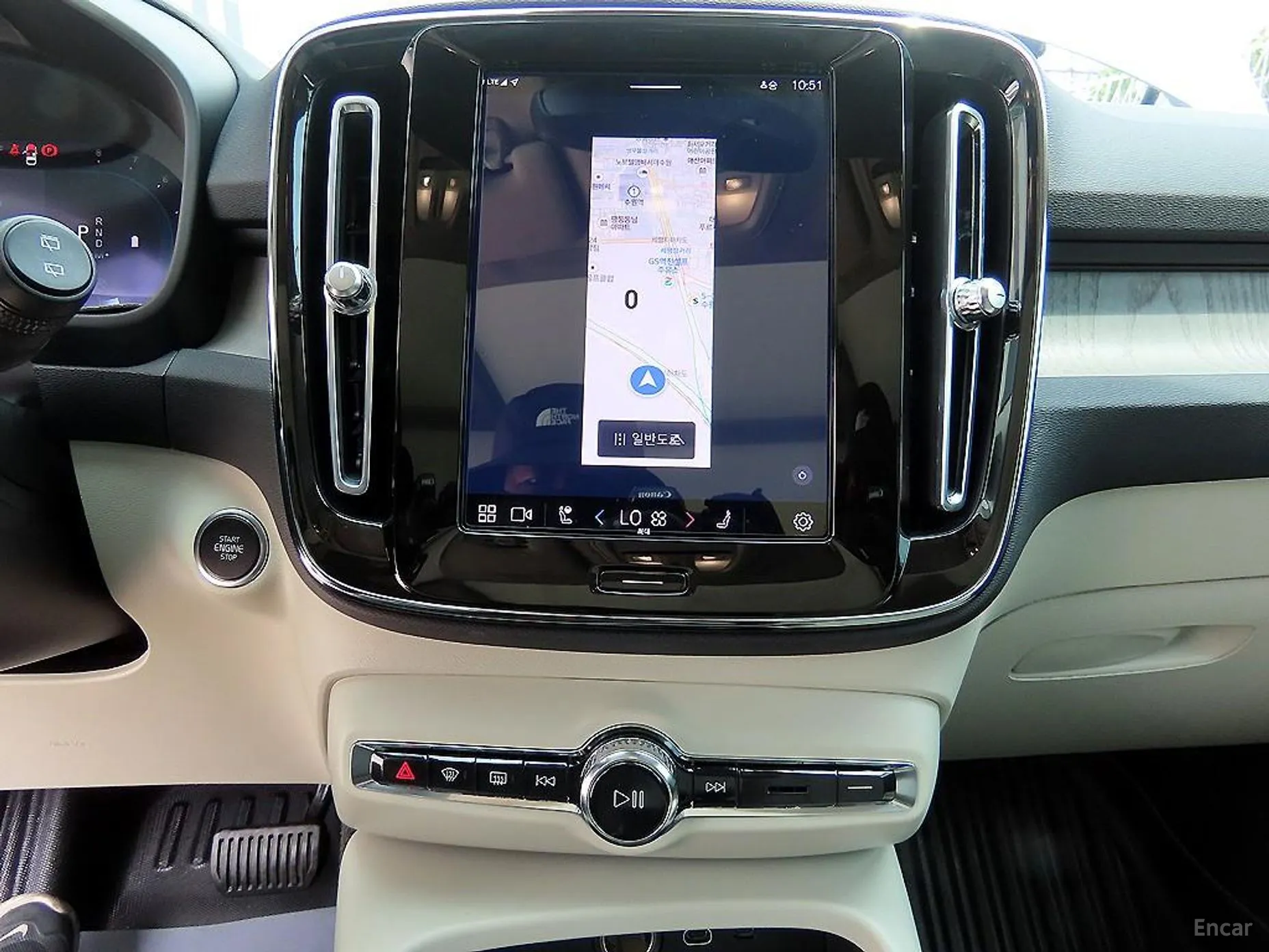 Volvo XC40 превью 13