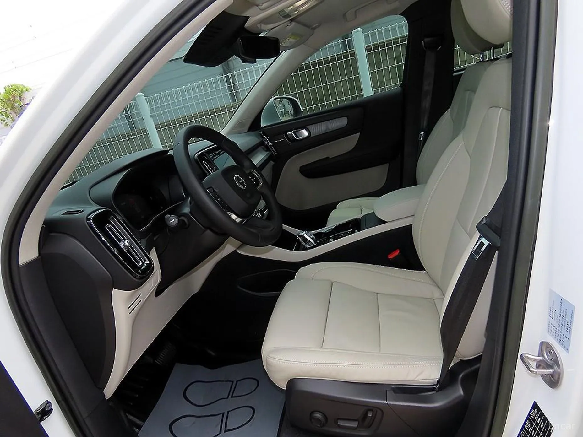 Volvo XC40 превью 5