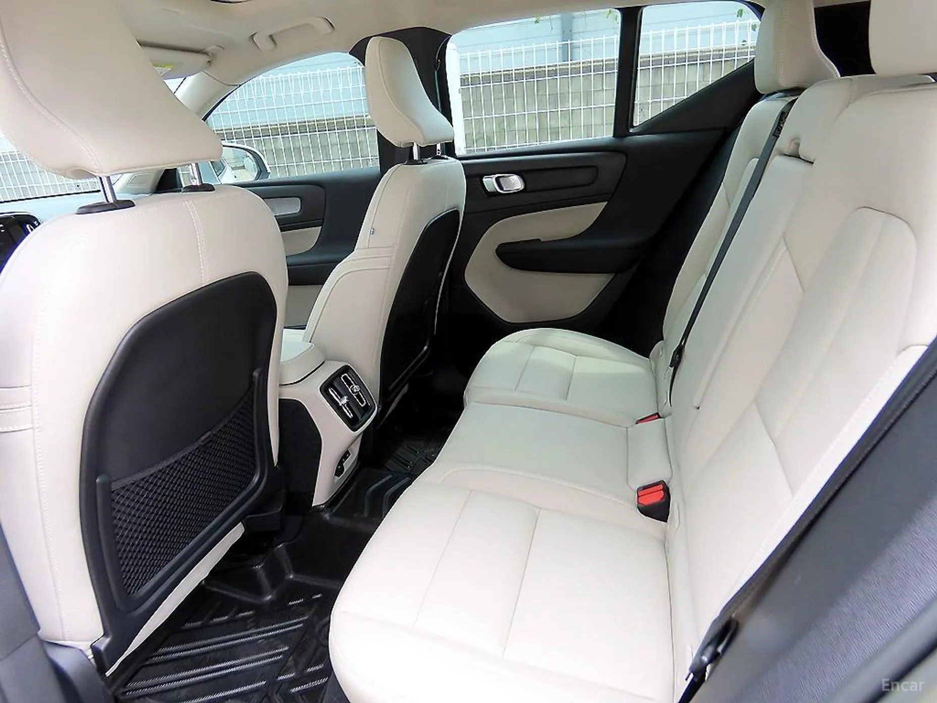 Volvo XC40 превью 6
