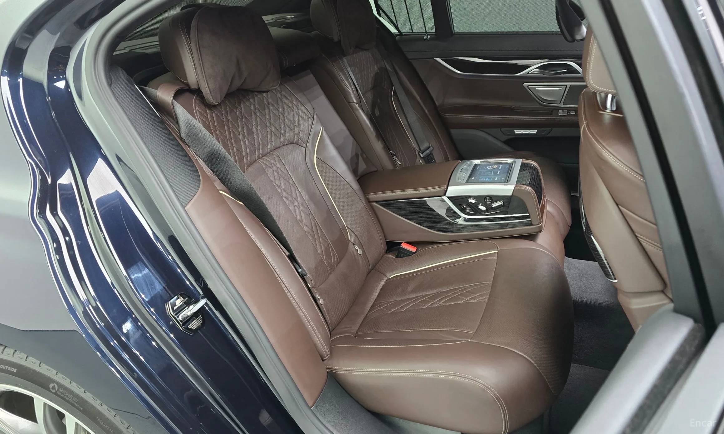 BMW 7 Series (G11) превью 11
