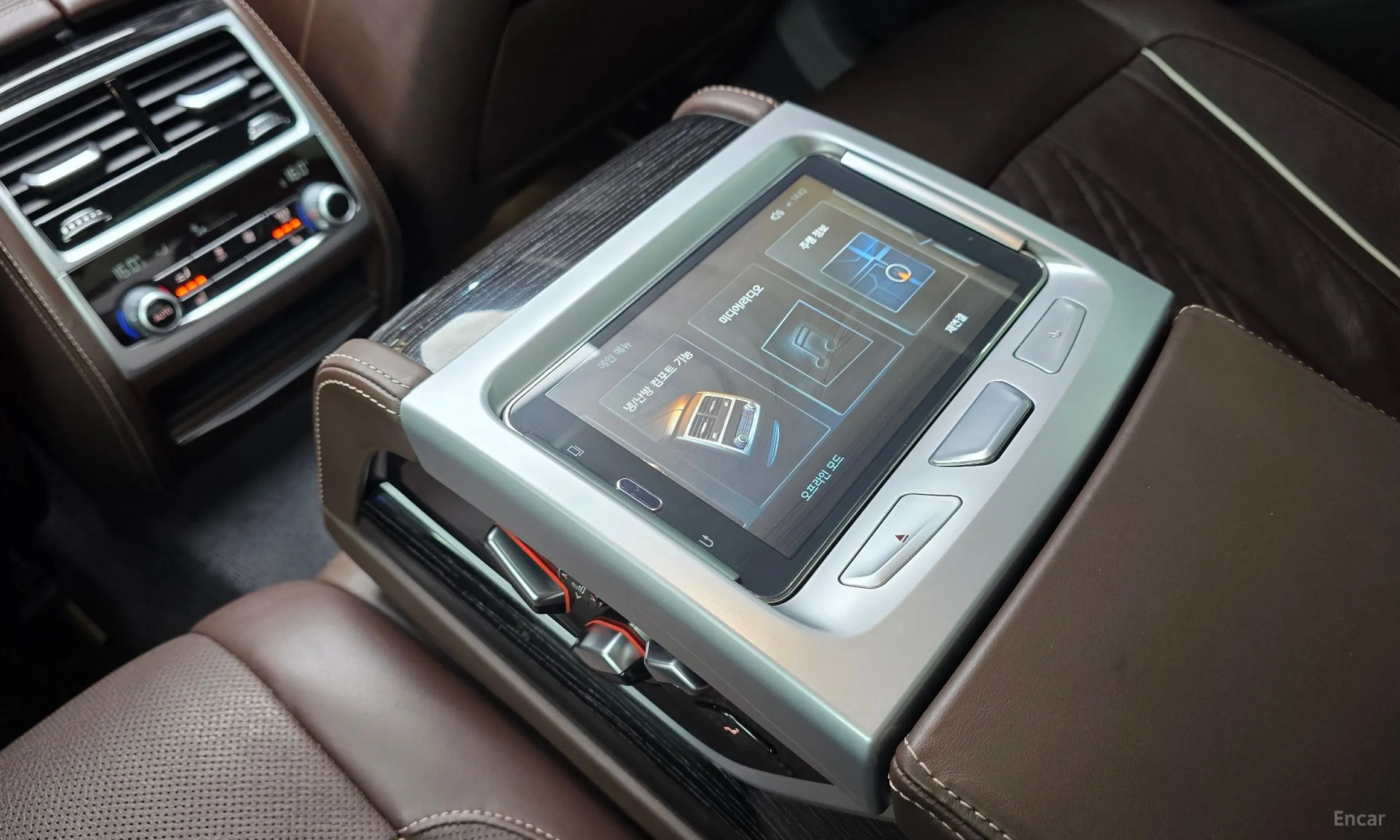 BMW 7 Series (G11) превью 18