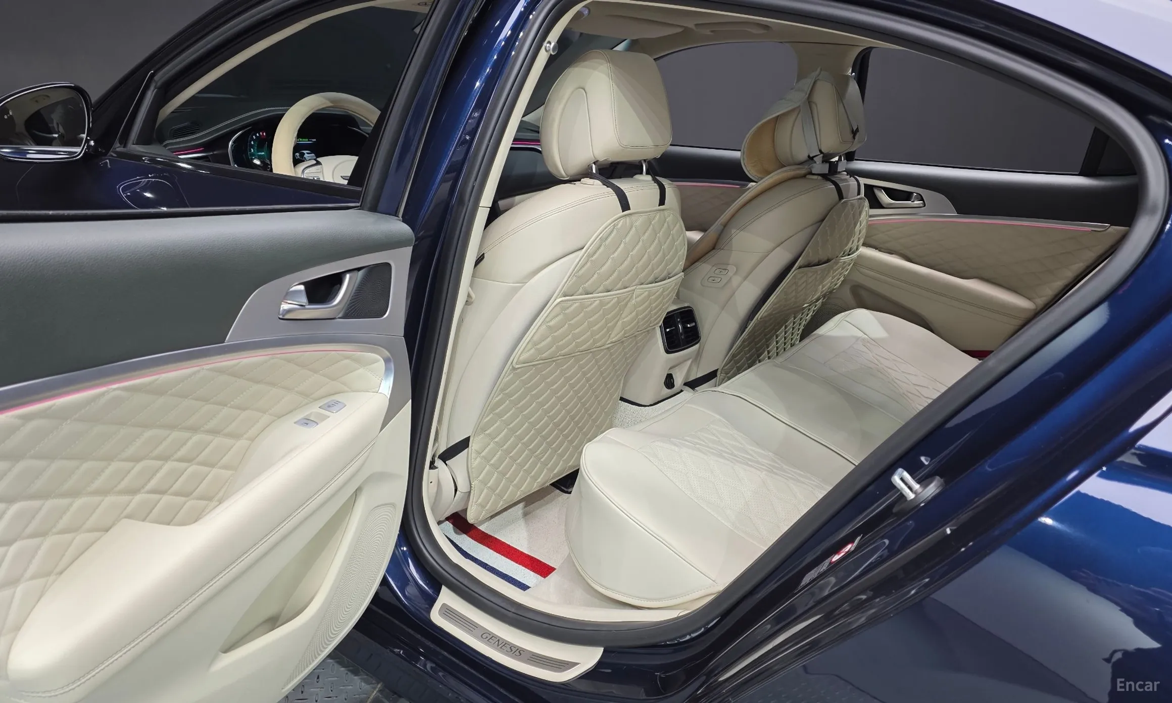 Genesis G70 превью 12