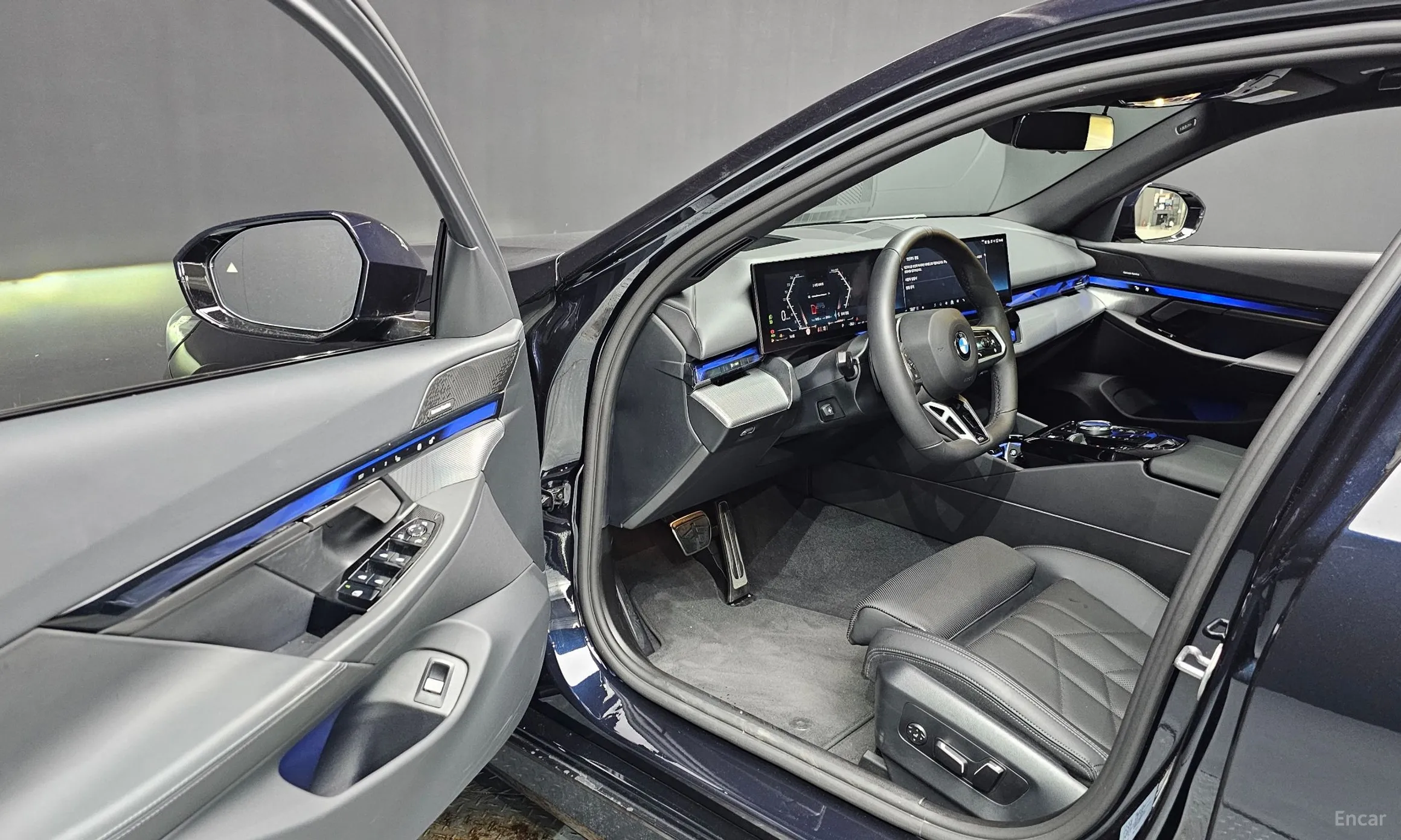 BMW 5 Series (G60) превью 10