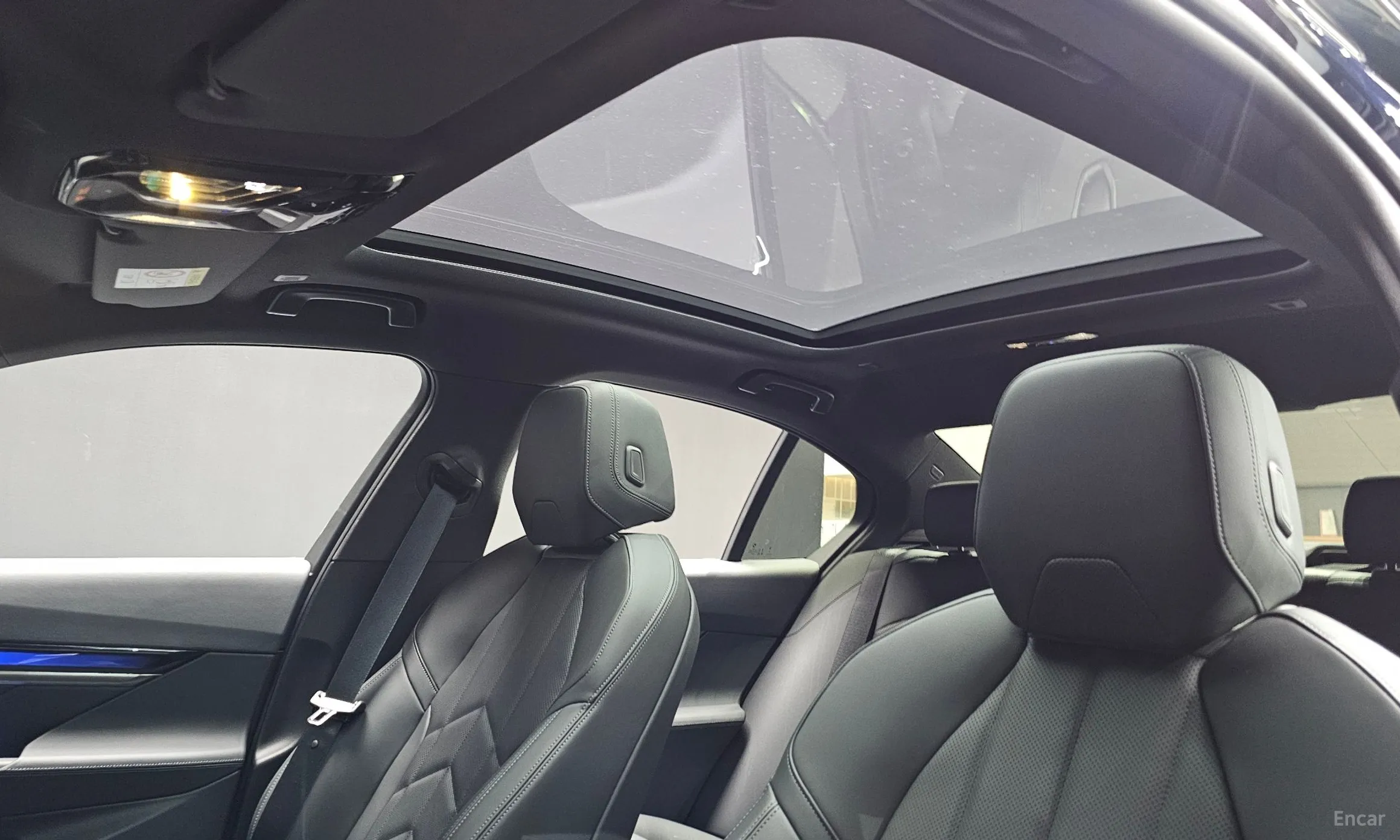 BMW 5 Series (G60) превью 17