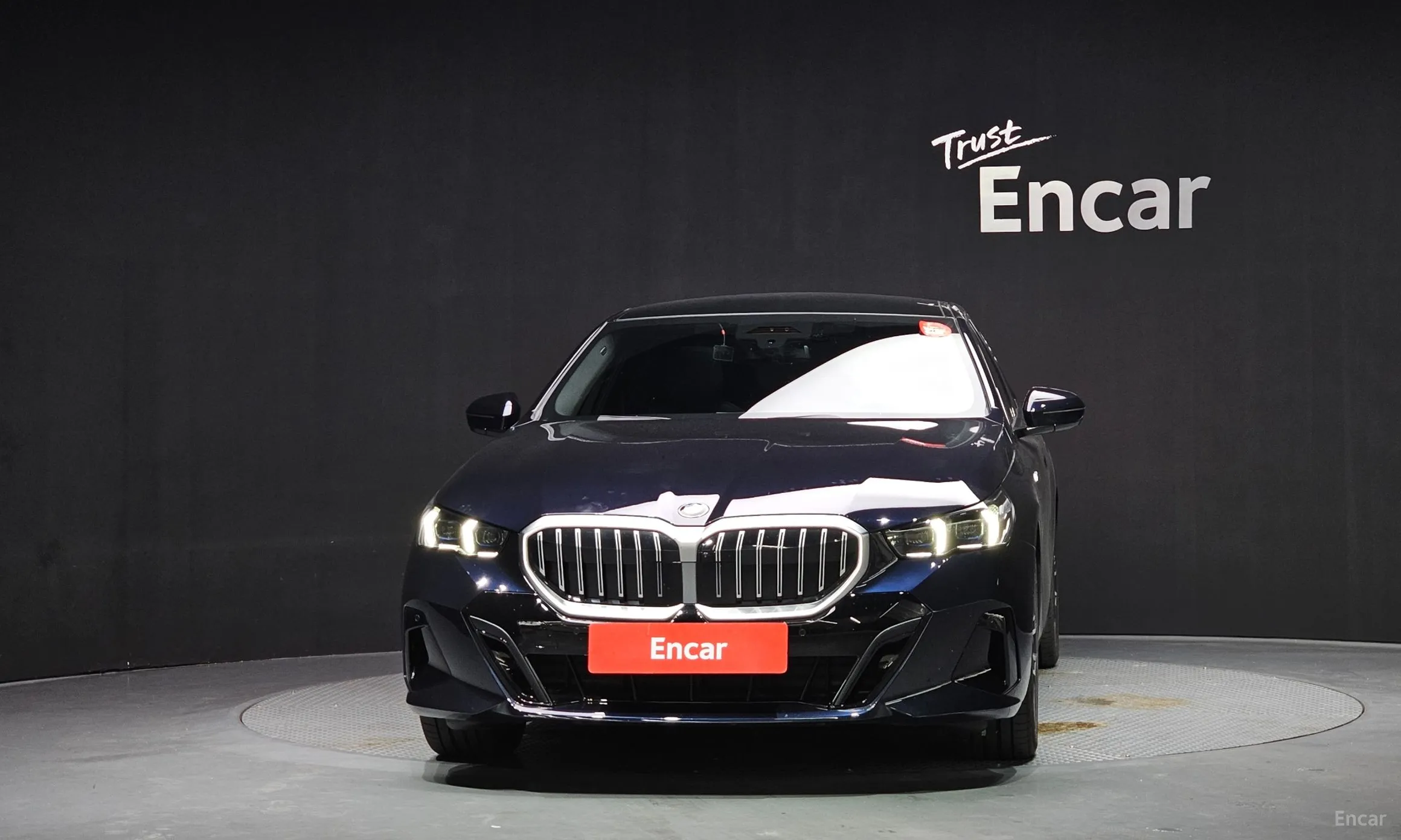 BMW 5 Series (G60) превью 3