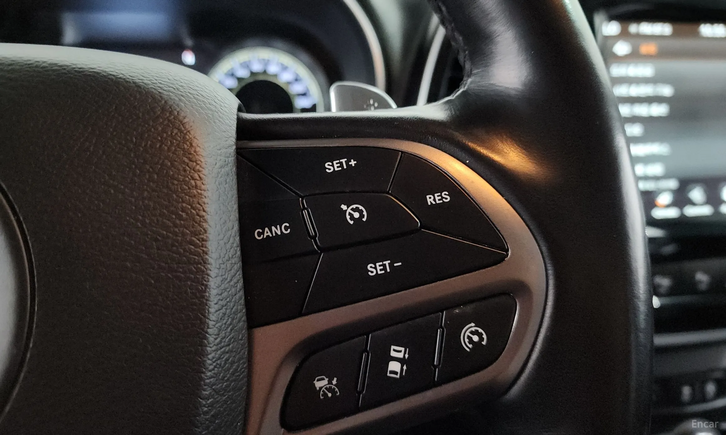 Jeep Cherokee (KL) превью 17