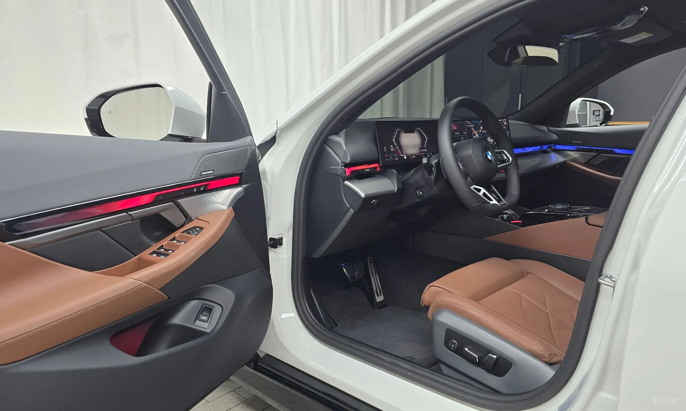 BMW 5 Series (G60) превью 10