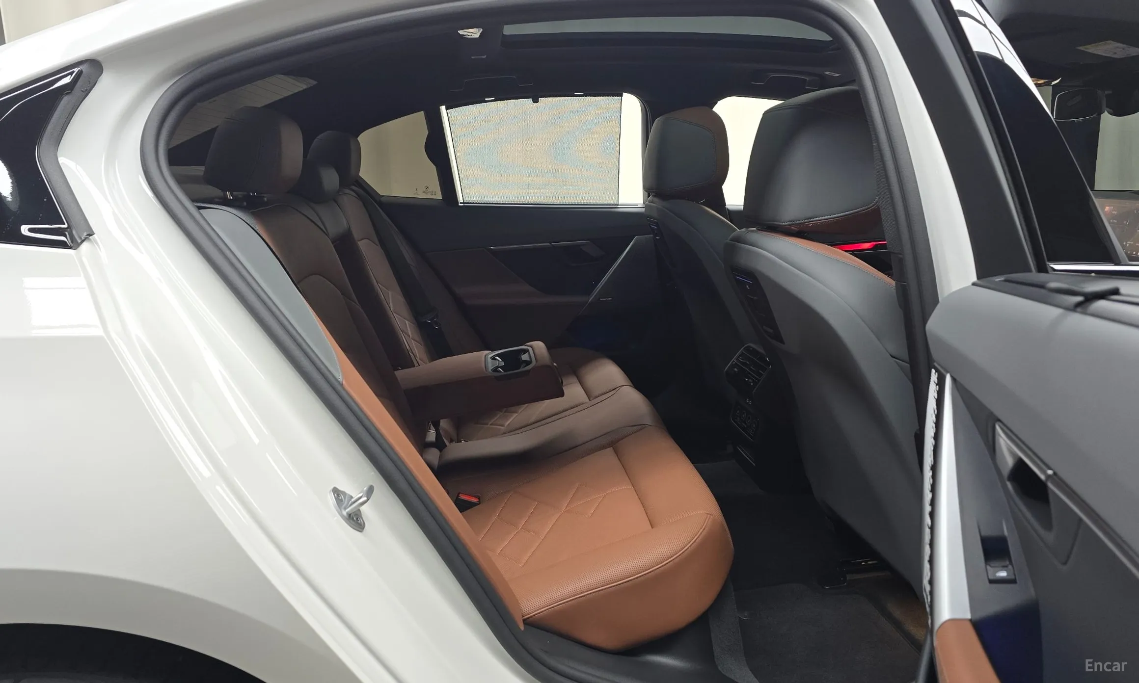 BMW 5 Series (G60) превью 11