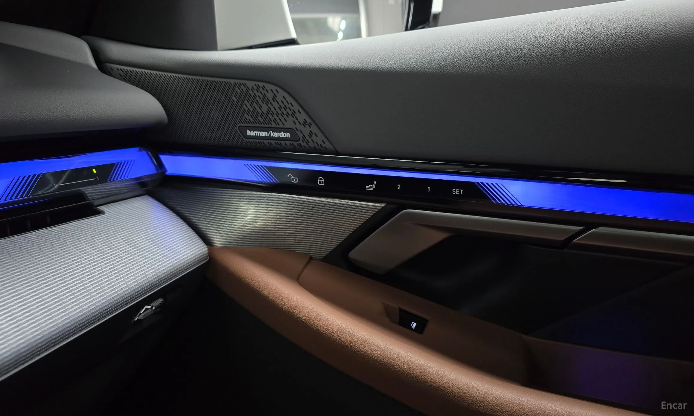 BMW 5 Series (G60) превью 20