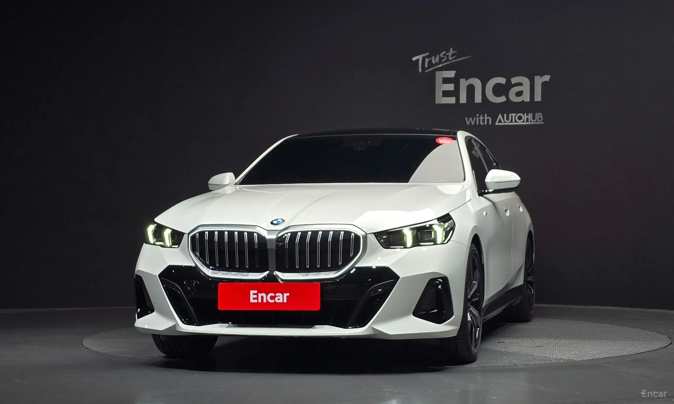 BMW 5 Series (G60) превью 3