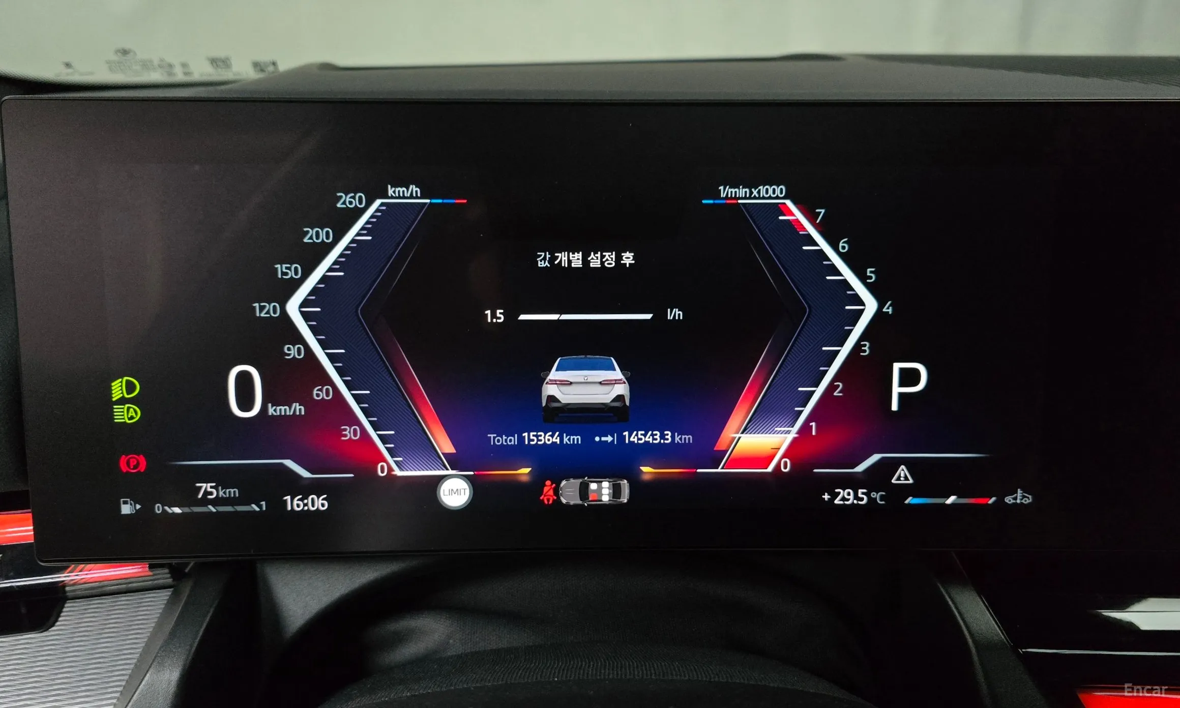 BMW 5 Series (G60) превью 8