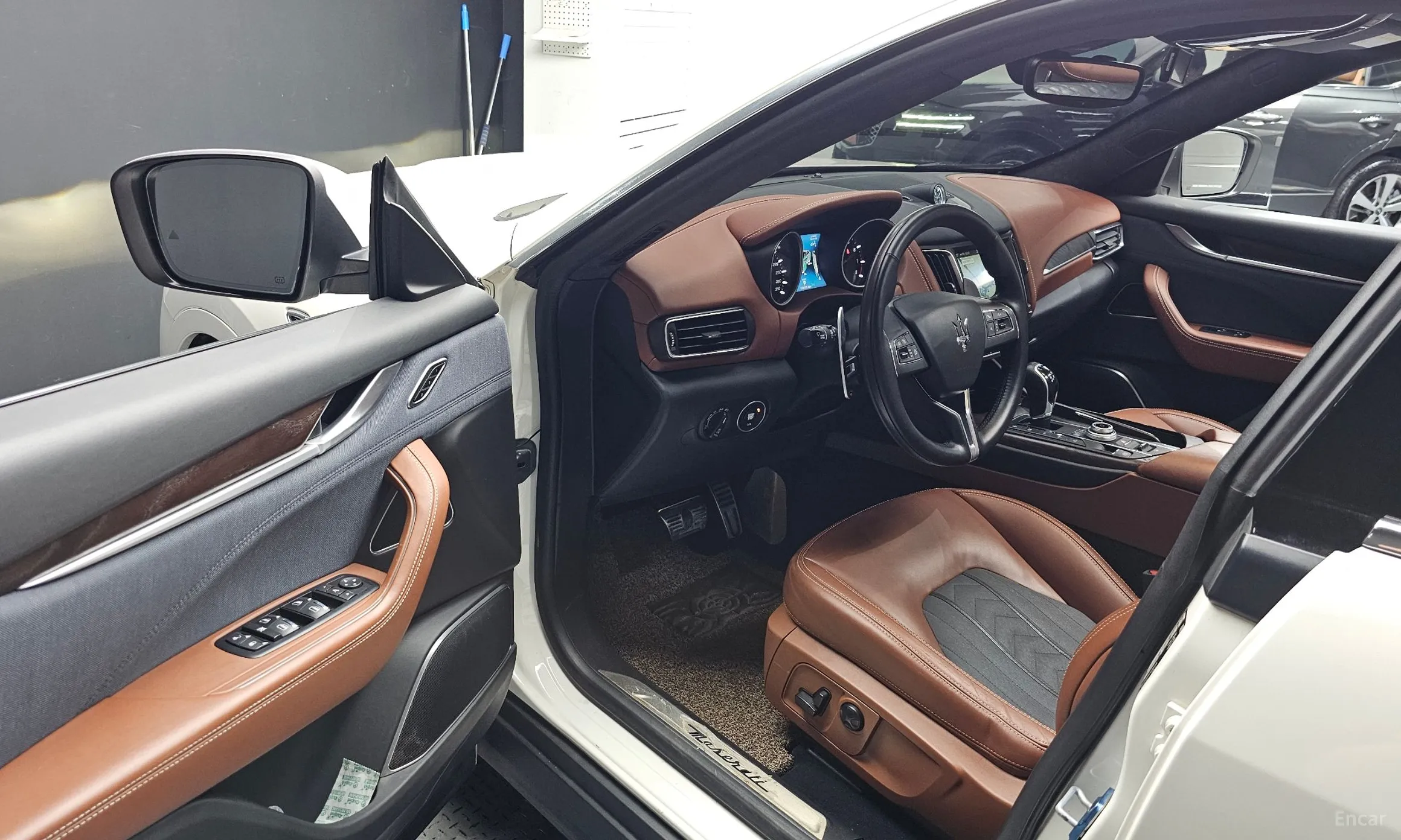 Maserati Levante превью 10