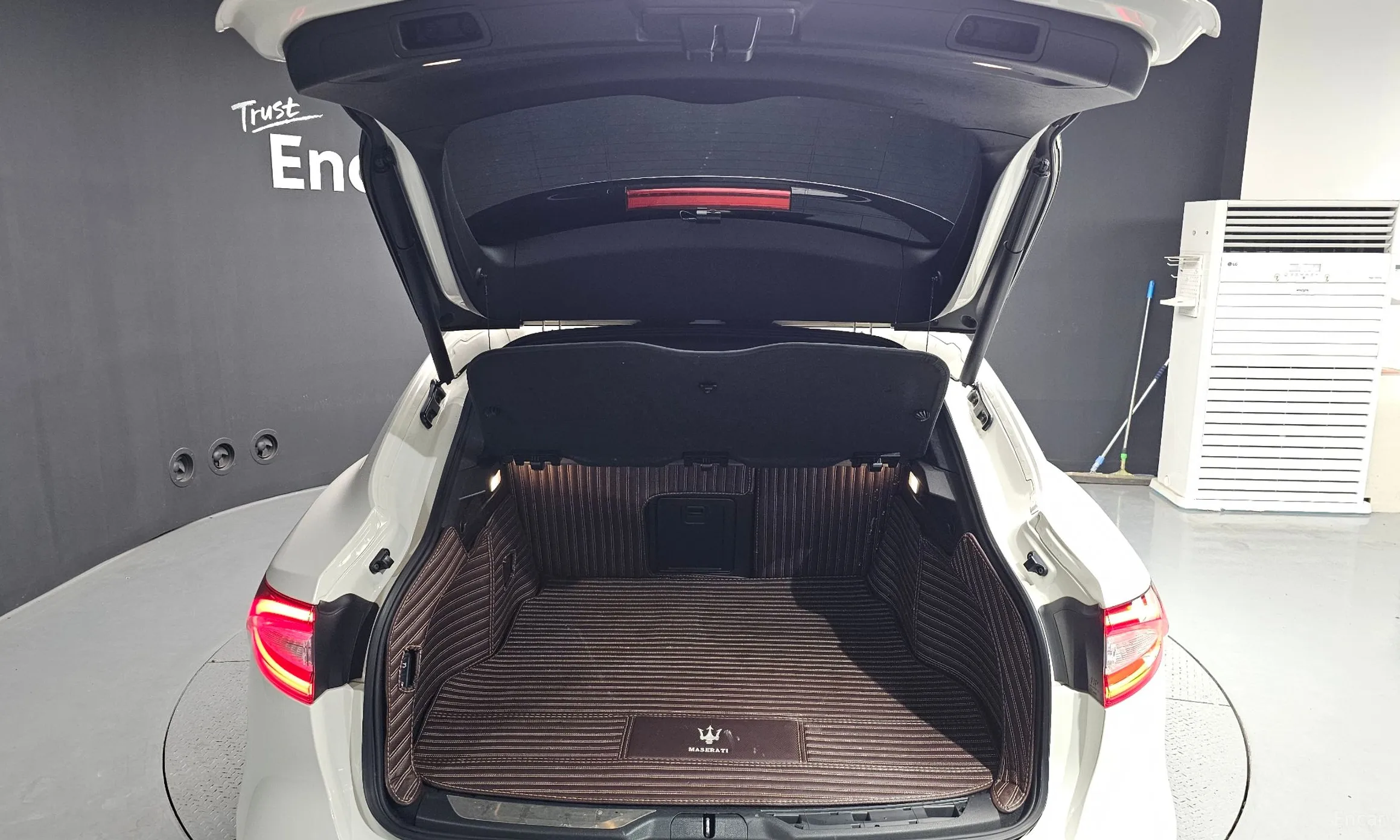 Maserati Levante превью 19