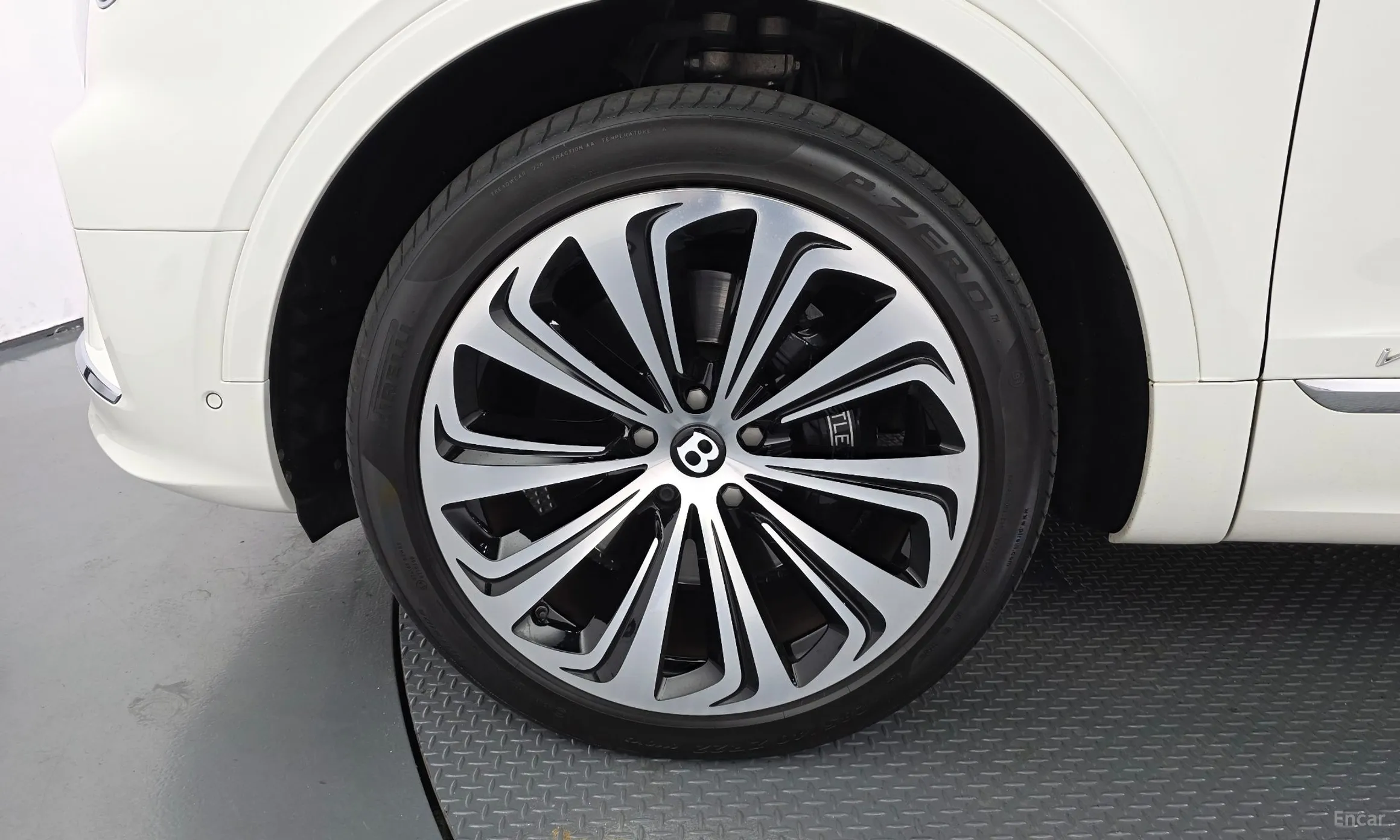Bentley Bentayga превью 5