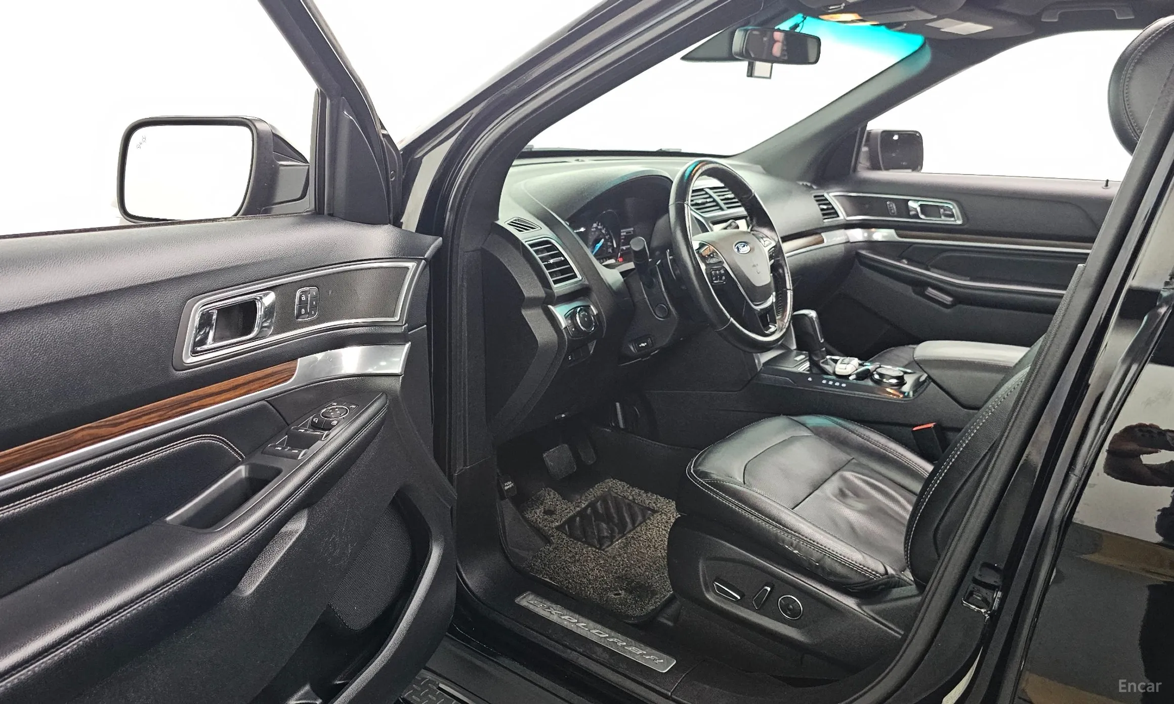 Ford Explorer превью 10