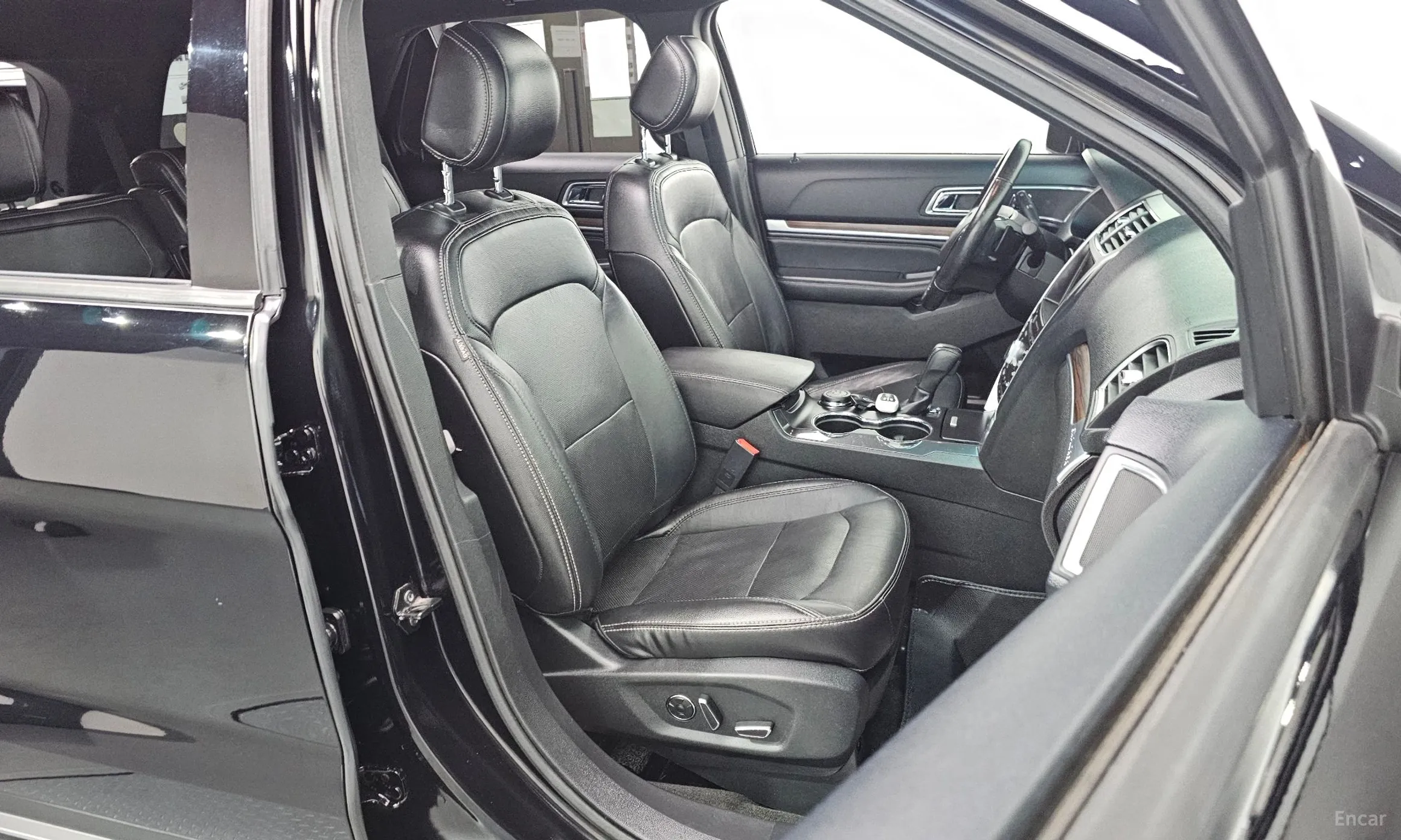 Ford Explorer превью 11
