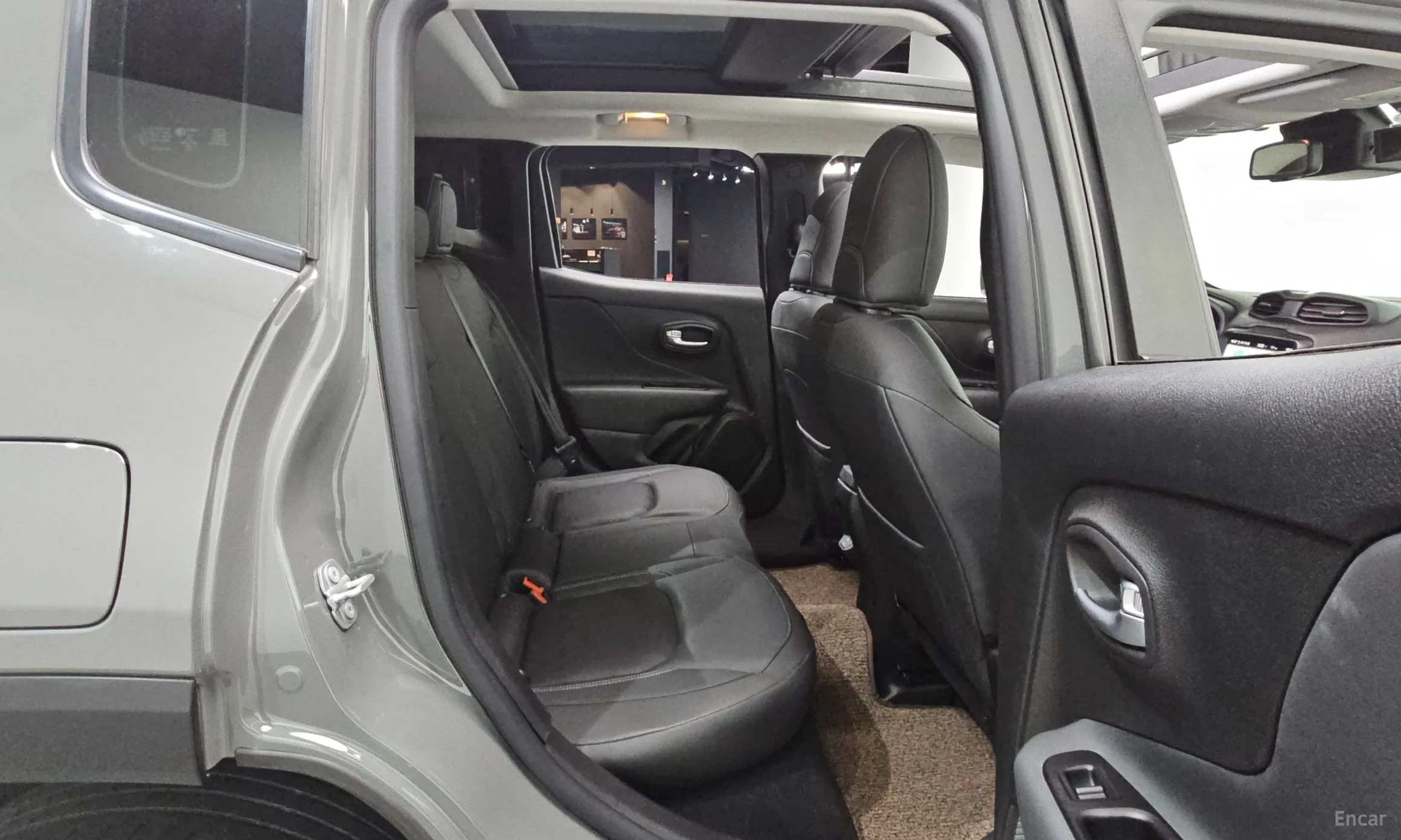 Jeep Renegade превью 11