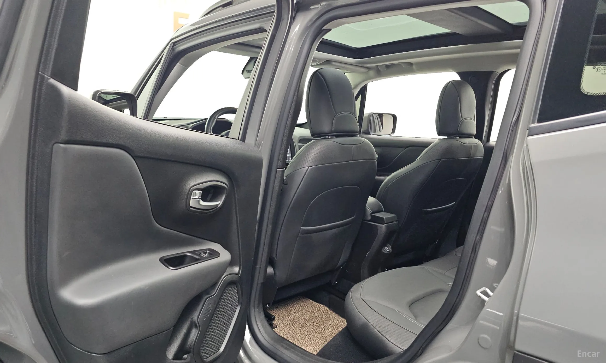 Jeep Renegade превью 12