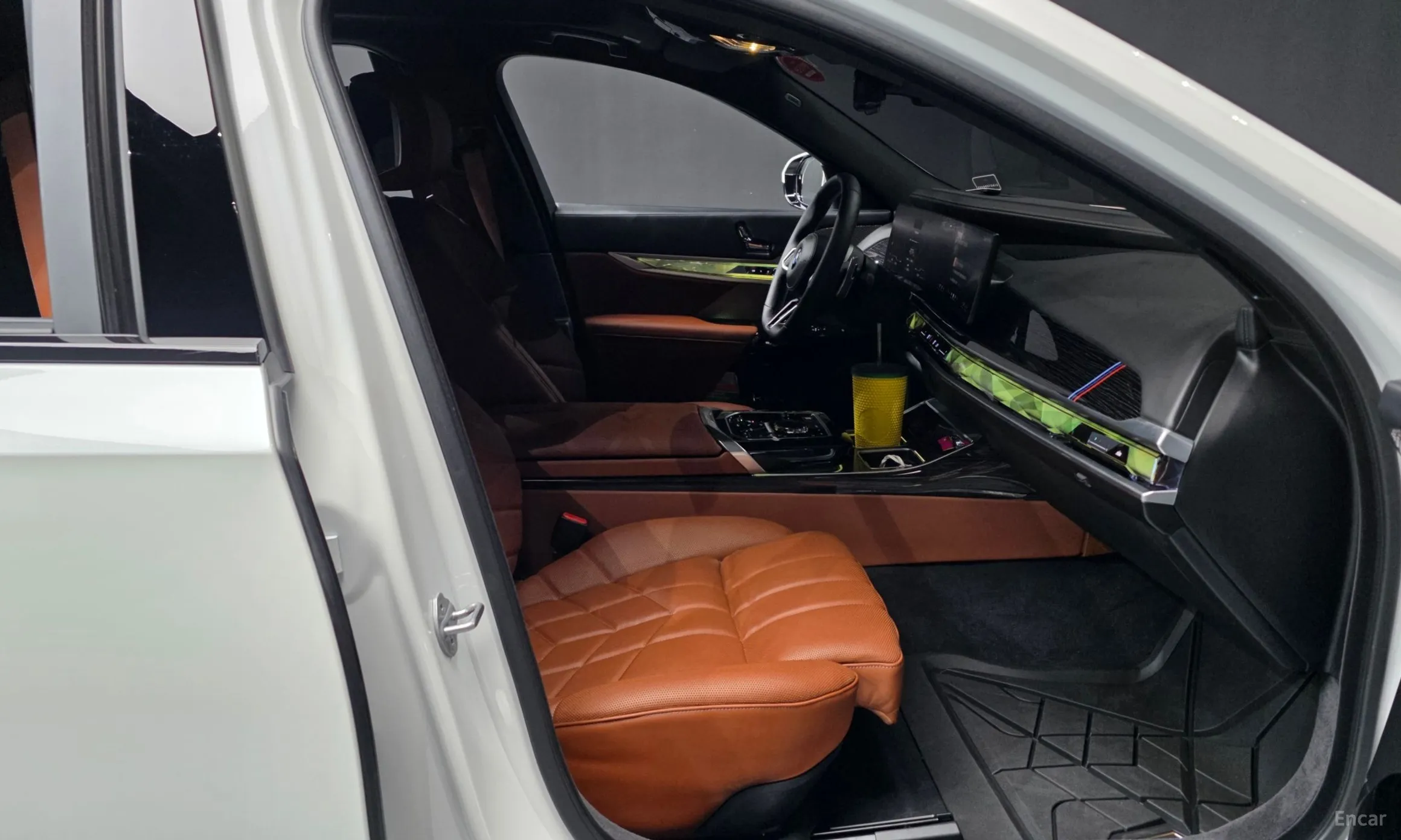 BMW 7 Series (G70) превью 11