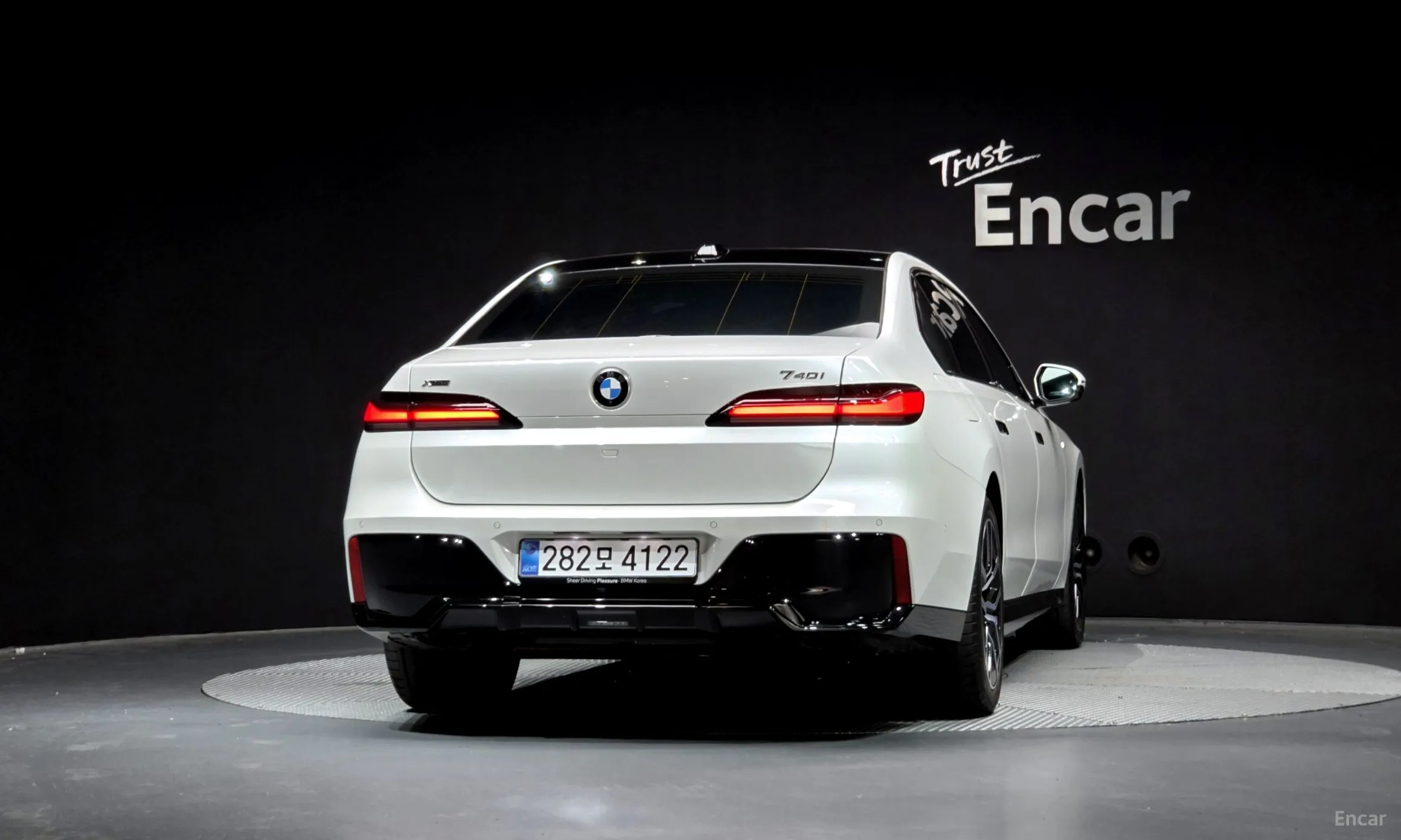 BMW 7 Series (G70) превью 4