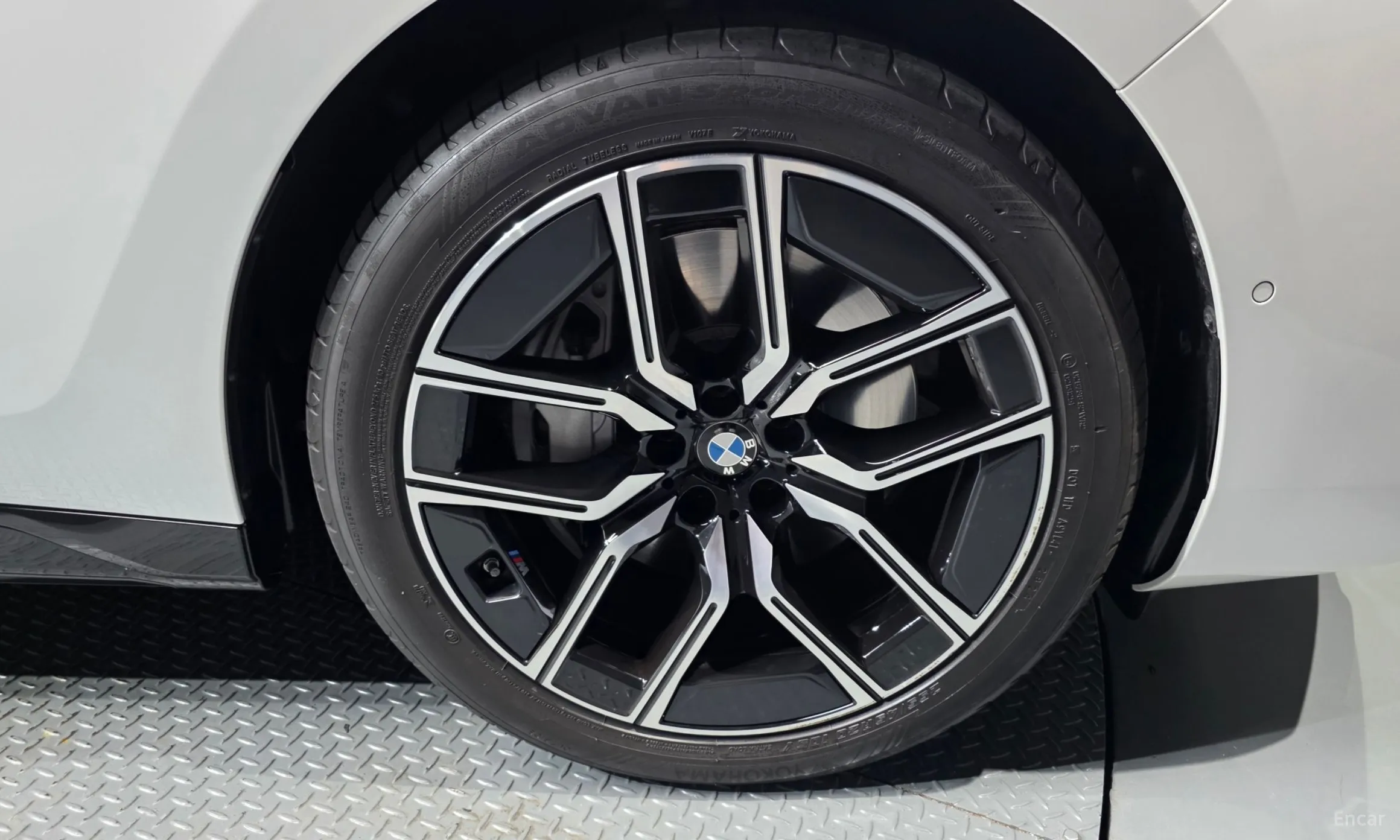 BMW 7 Series (G70) превью 5